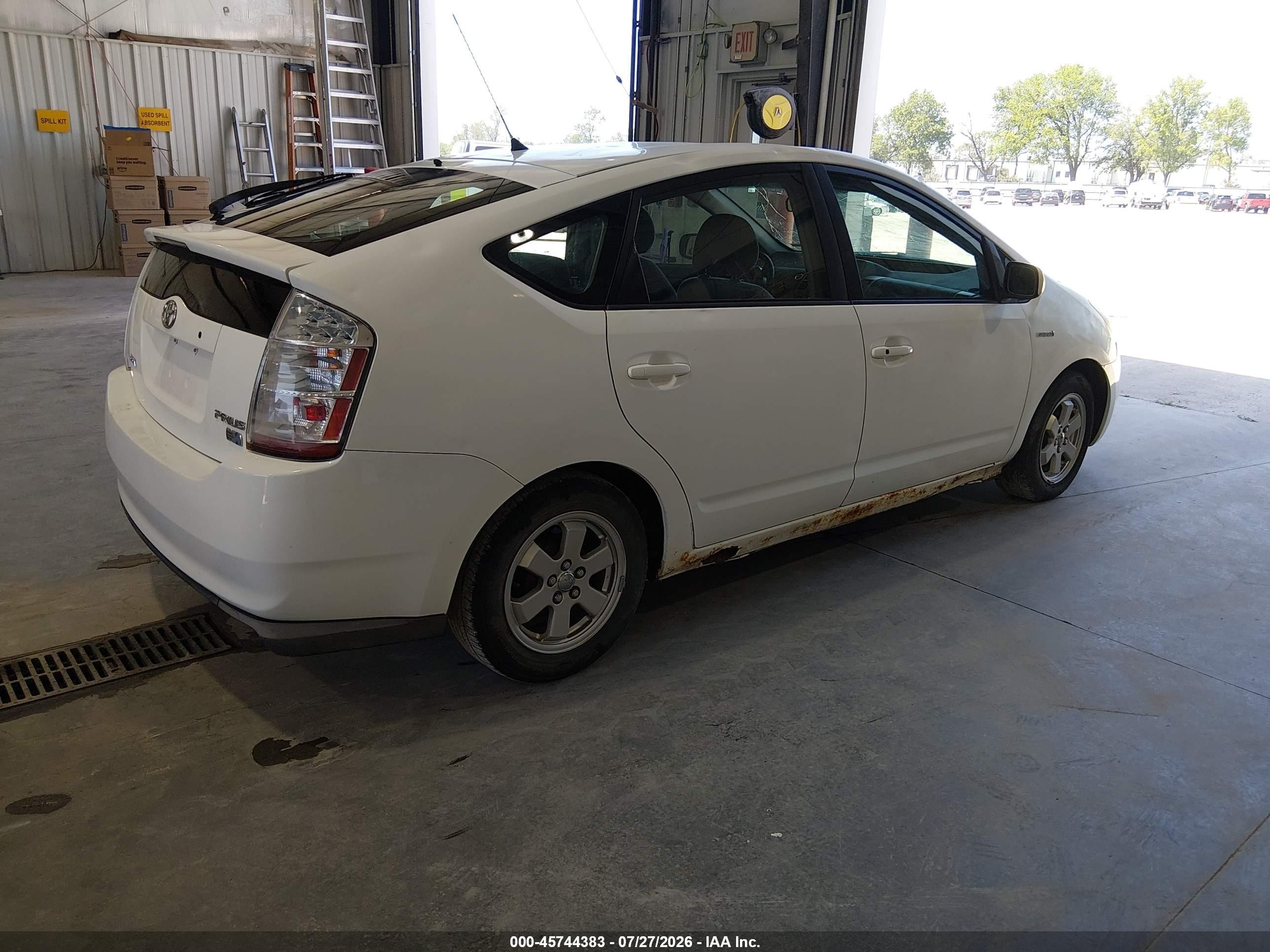 2008 Toyota Prius   White vin: JTDKB20U983376790