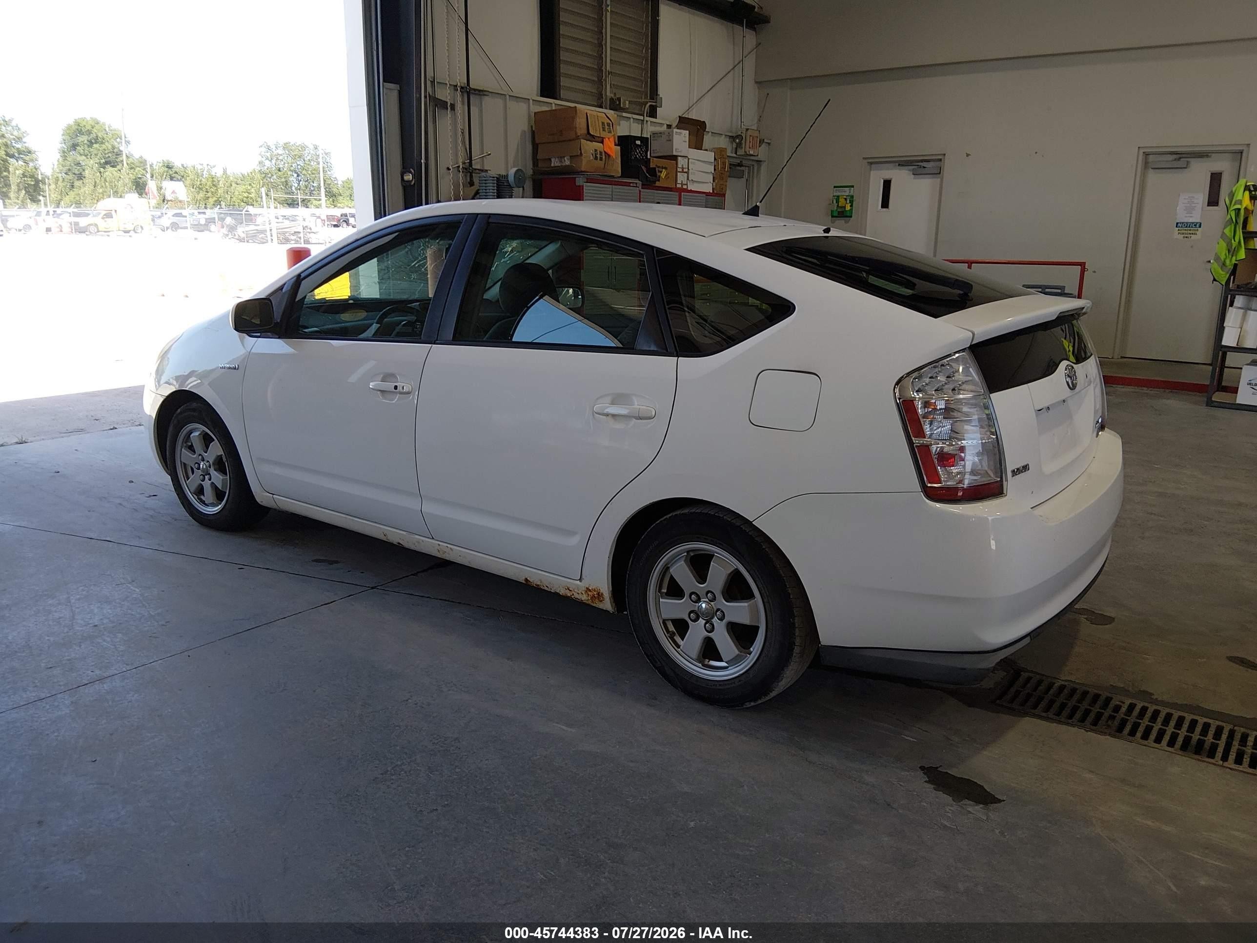 2008 Toyota Prius   White vin: JTDKB20U983376790