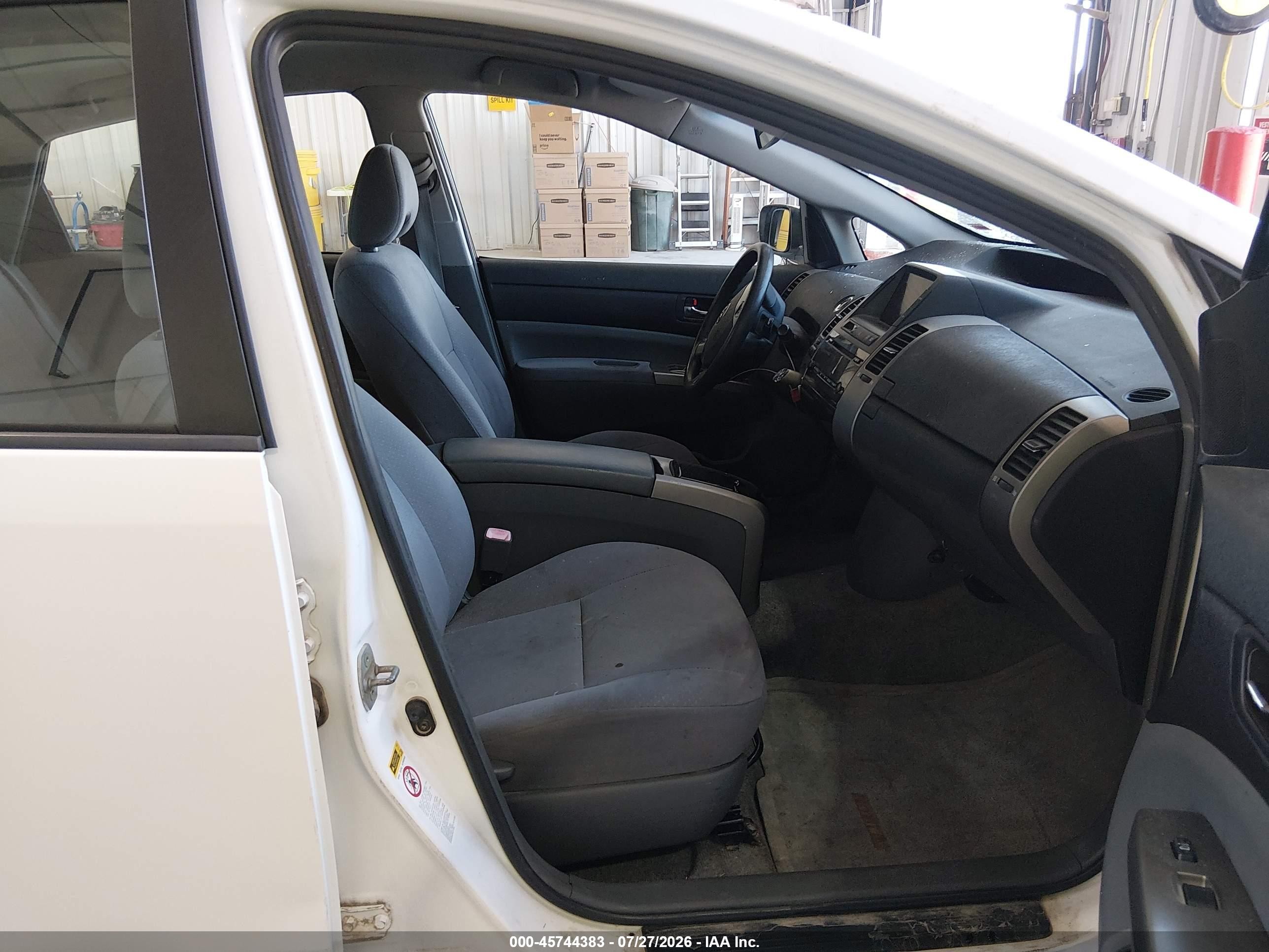 2008 Toyota Prius   White vin: JTDKB20U983376790