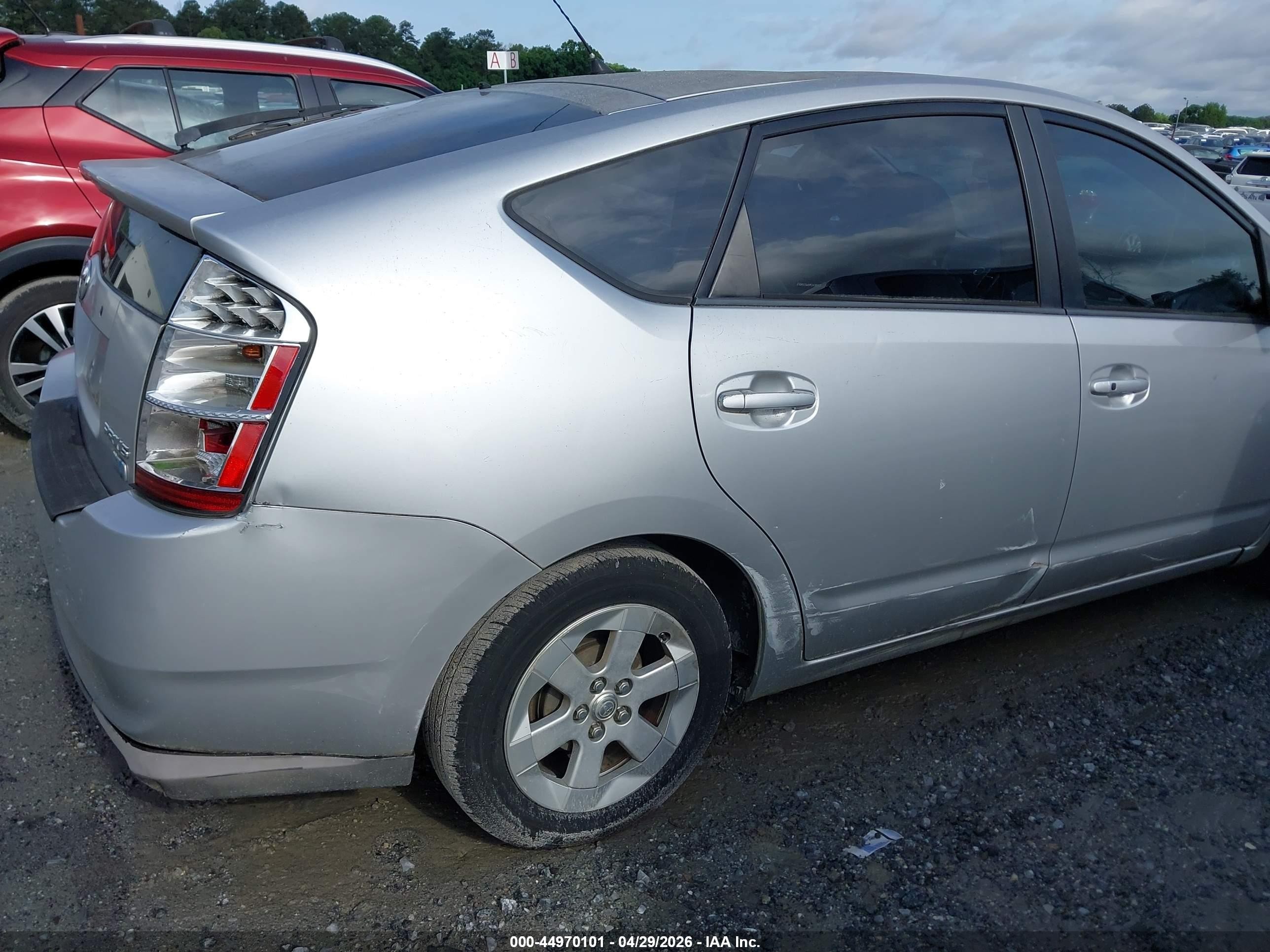 2008 Toyota Prius   Silver vin: JTDKB20U983436017