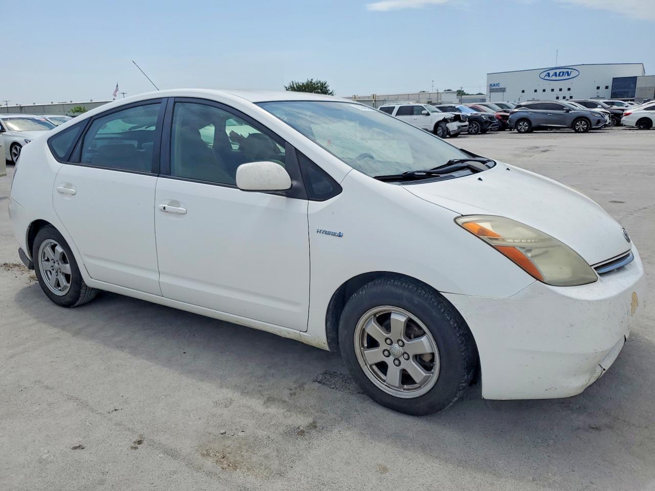 2008 Toyota Prius Base White vin: JTDKB20U987701205
