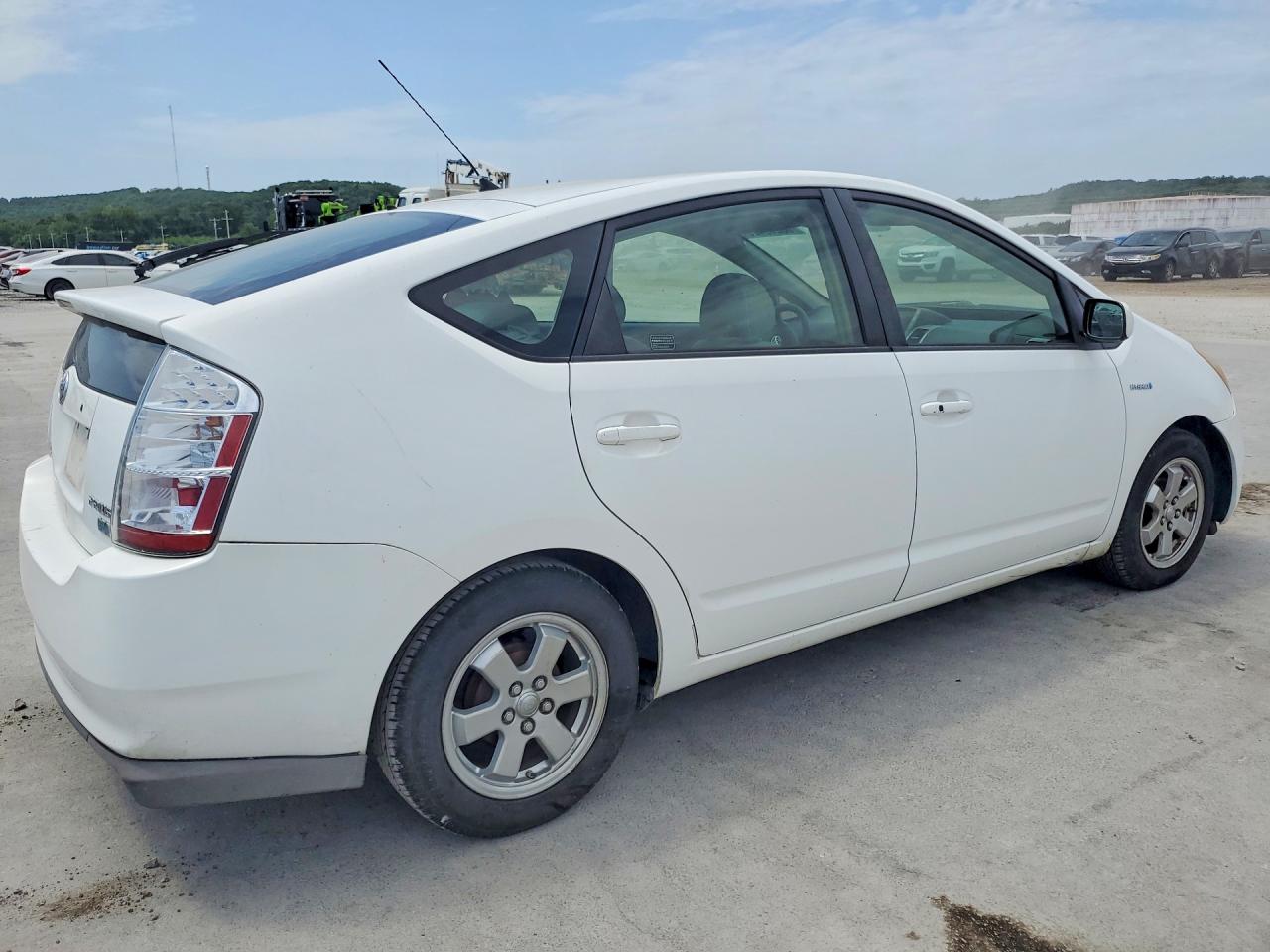 2008 Toyota Prius Base White vin: JTDKB20U987701205