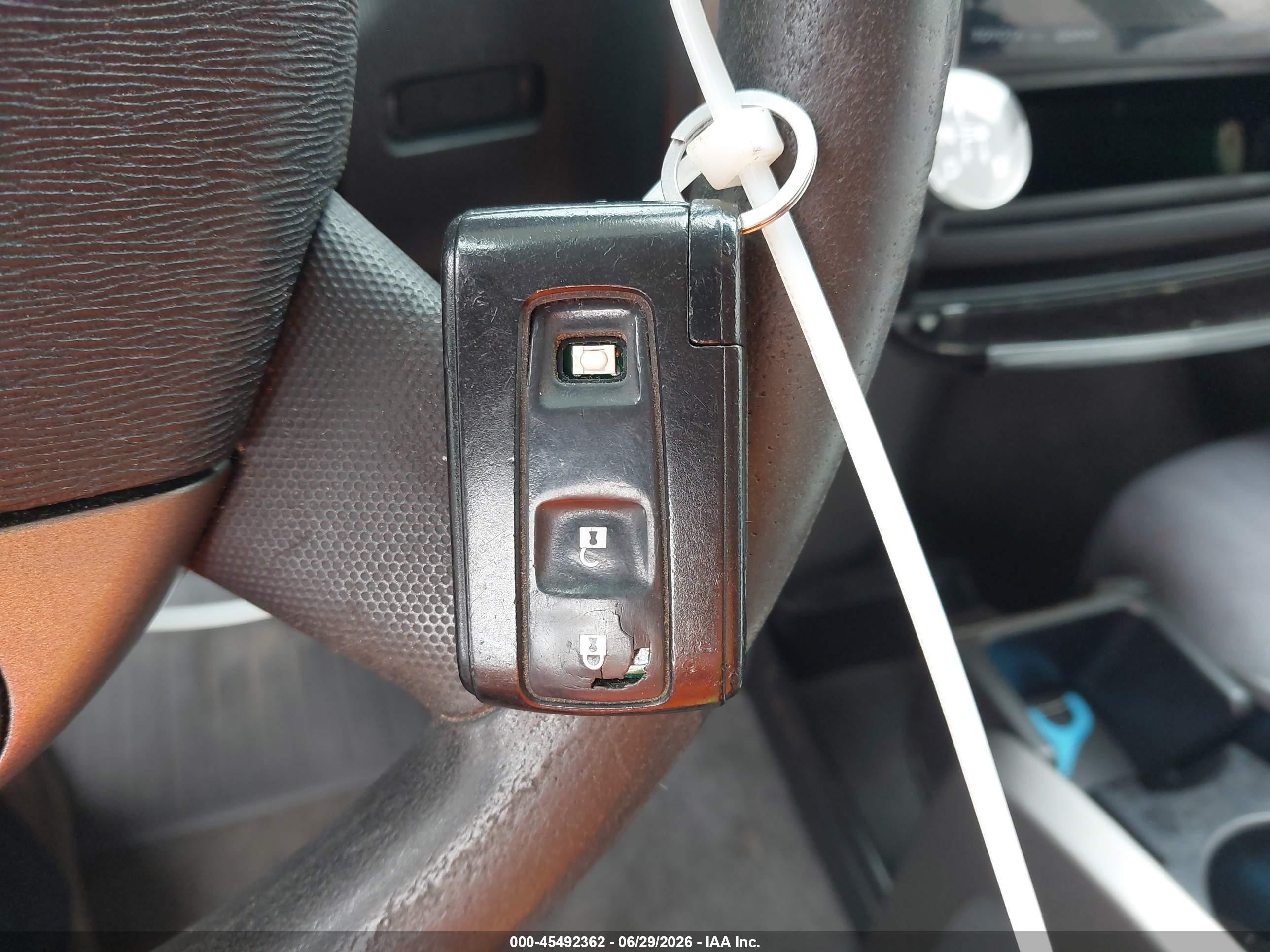 2008 Toyota Prius Серебряный vin: JTDKB20U987724483