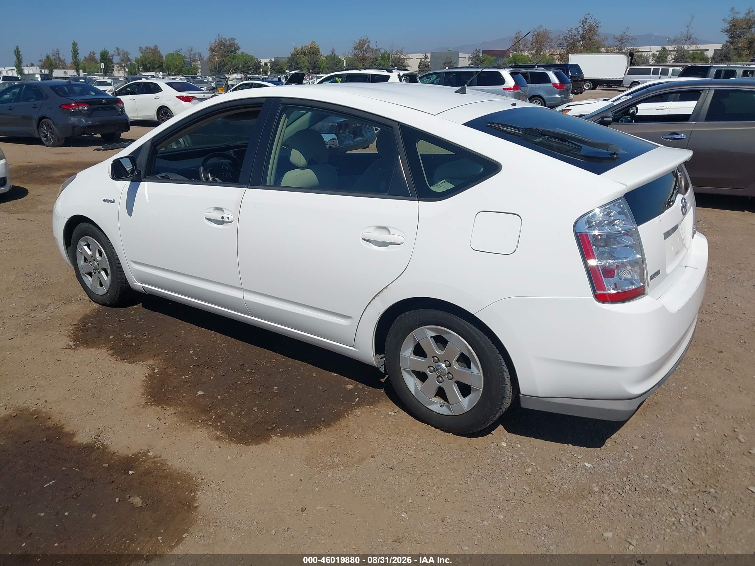 2008 Toyota Prius   White vin: JTDKB20U987811963