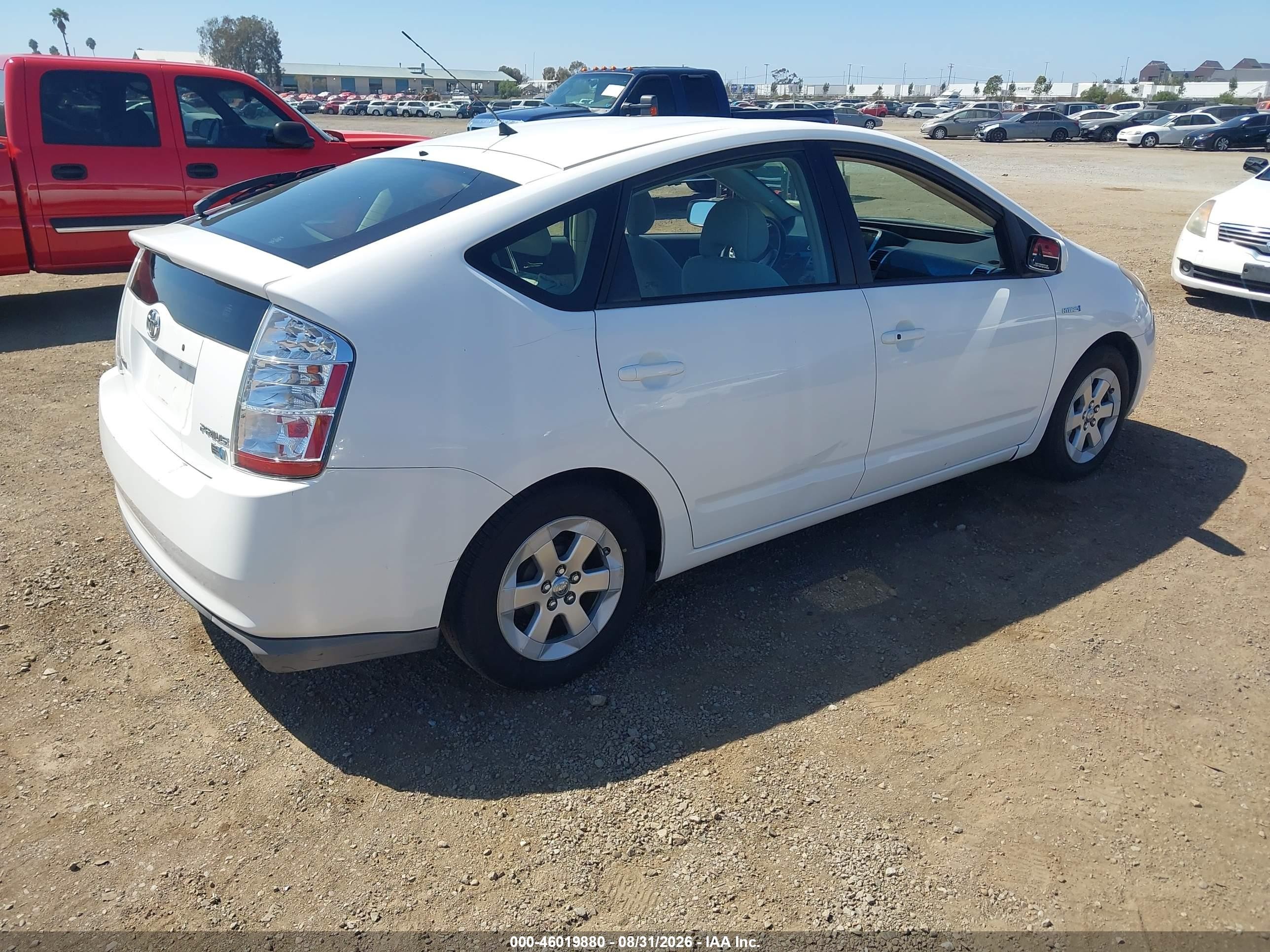 2008 Toyota Prius   White vin: JTDKB20U987811963