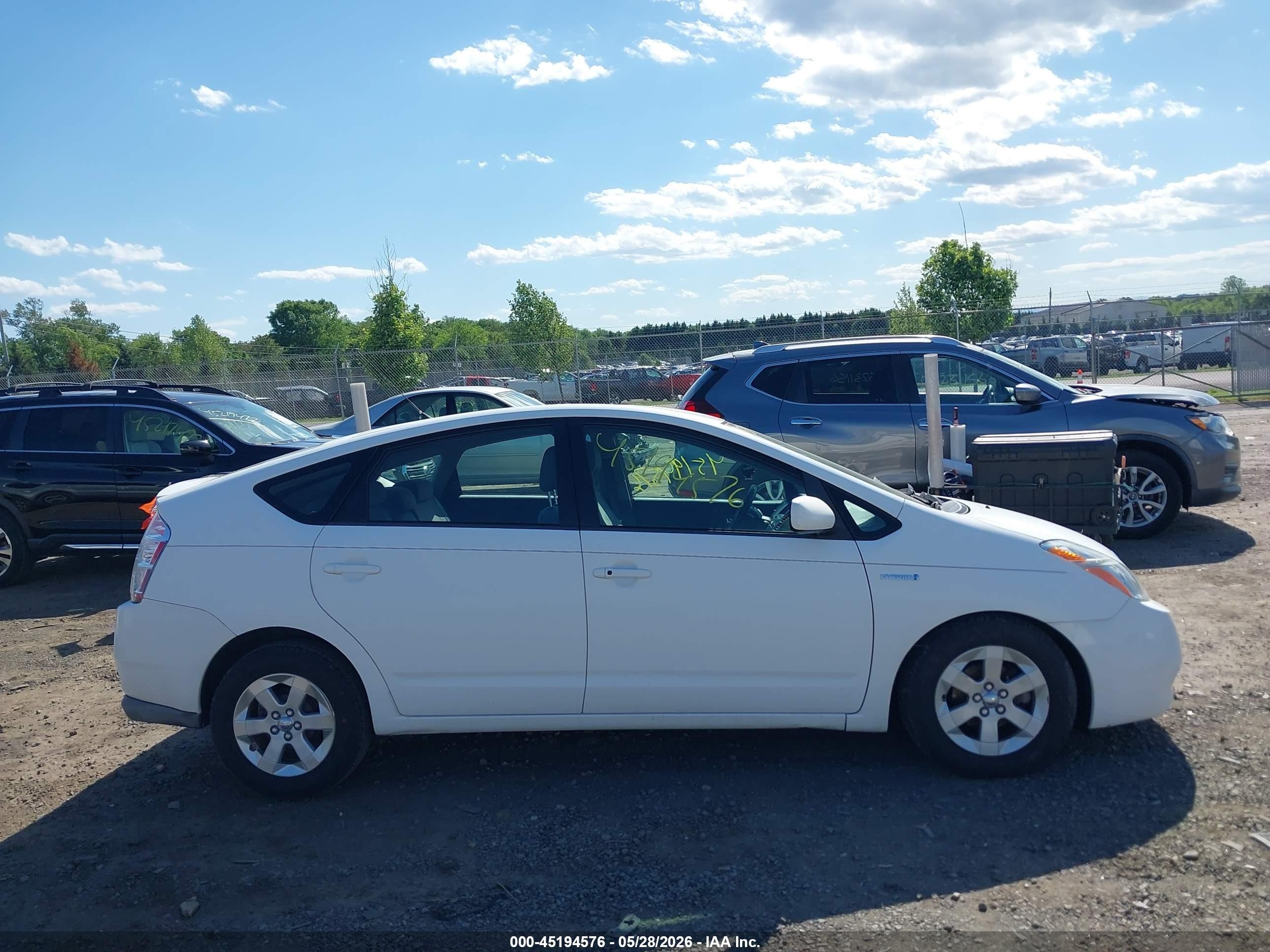 2009 Toyota Prius   White vin: JTDKB20U997840221