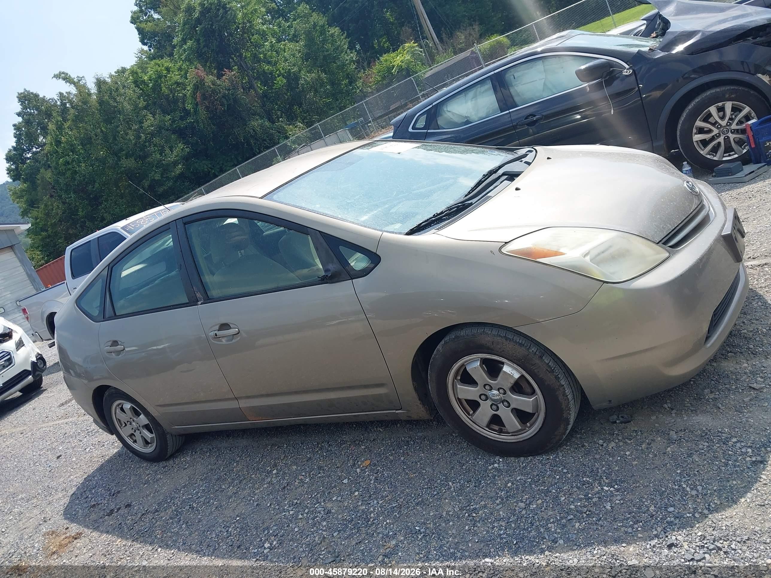 2004 Toyota Prius   Gold vin: JTDKB20UX40055532