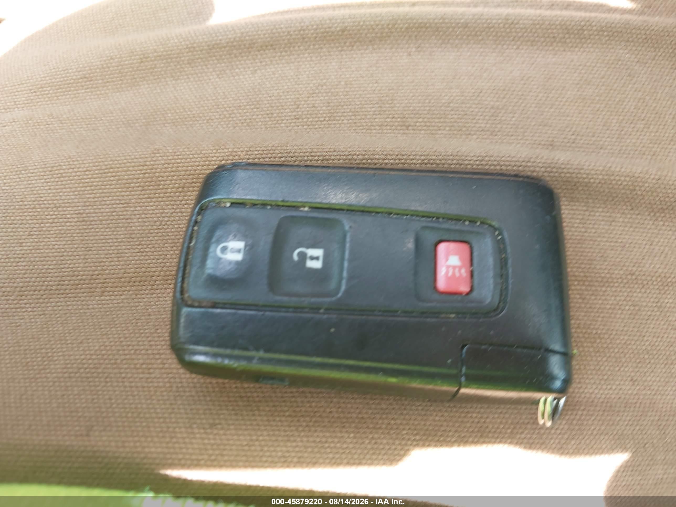 2004 Toyota Prius   Gold vin: JTDKB20UX40055532