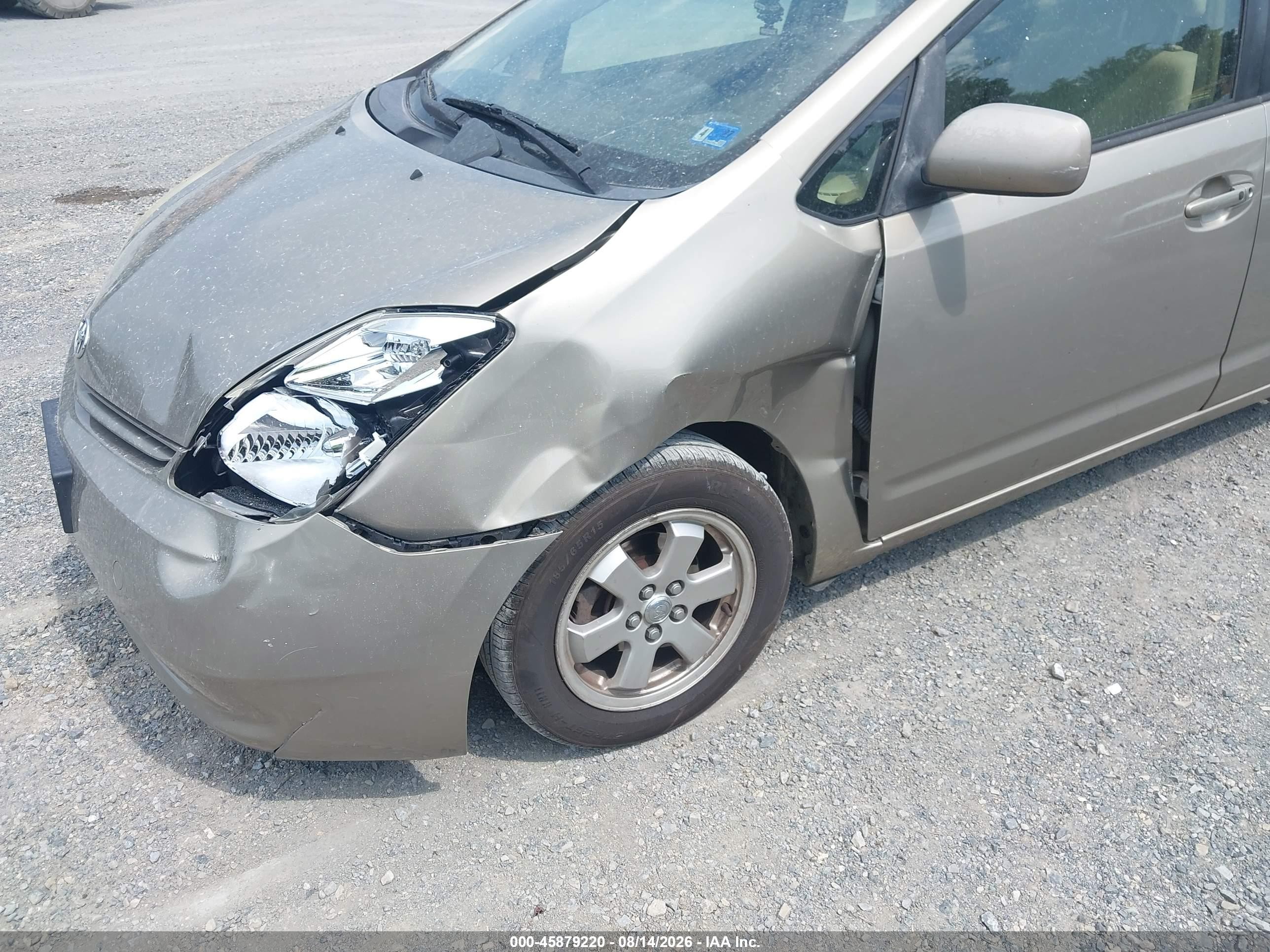 2004 Toyota Prius   Gold vin: JTDKB20UX40055532