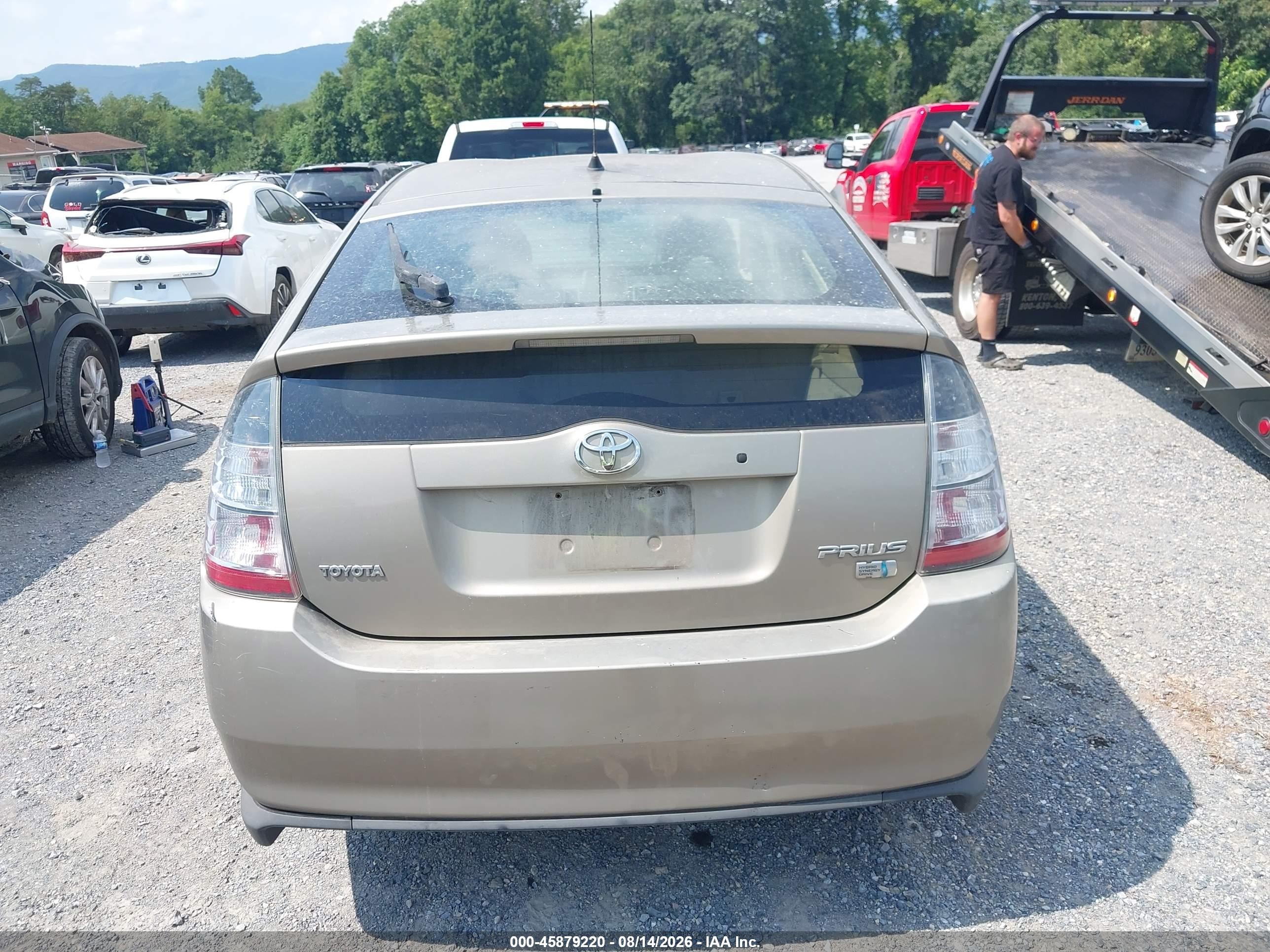2004 Toyota Prius   Gold vin: JTDKB20UX40055532