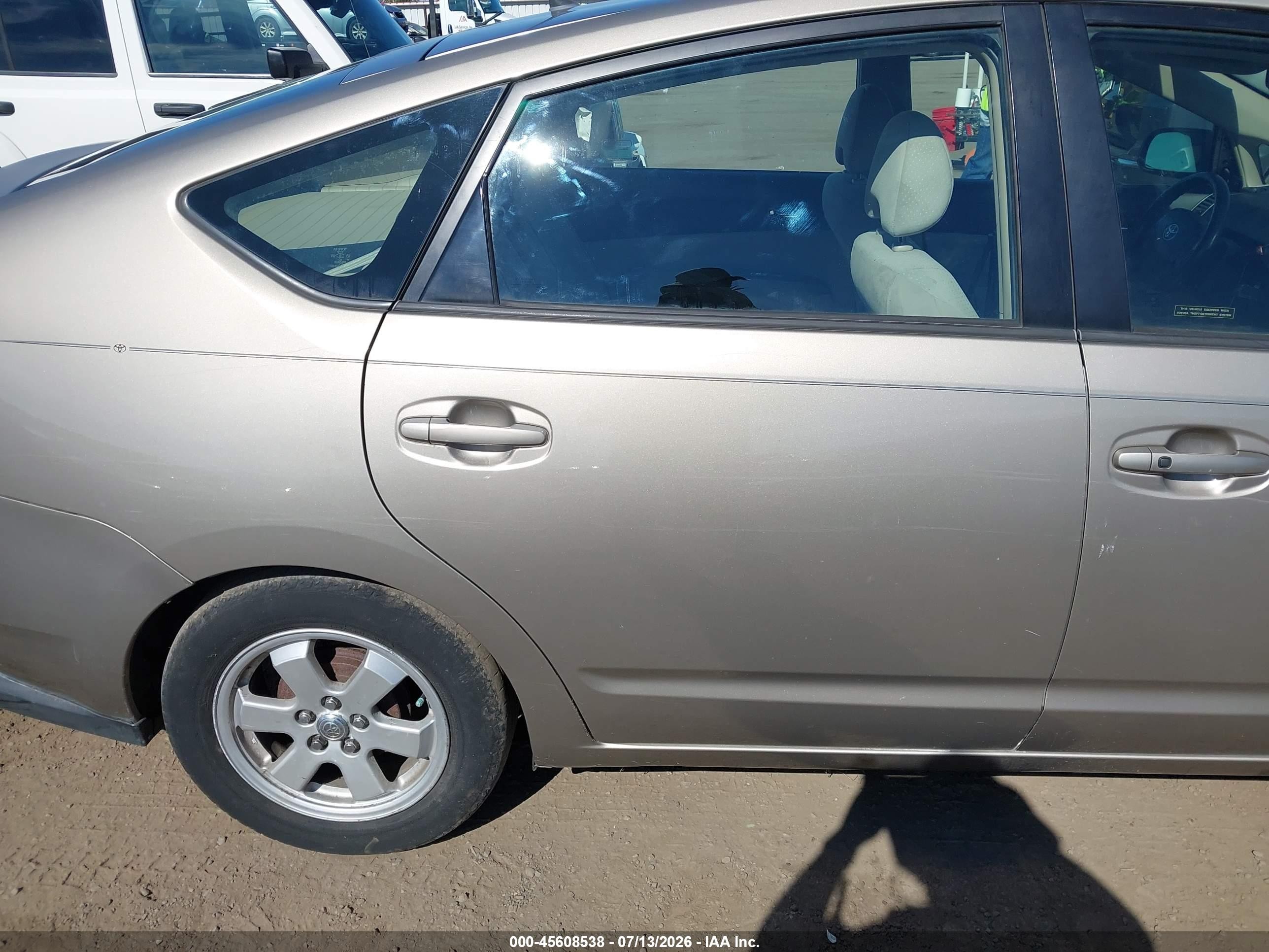 2004 Toyota Prius   Brown vin: JTDKB20UX40057345