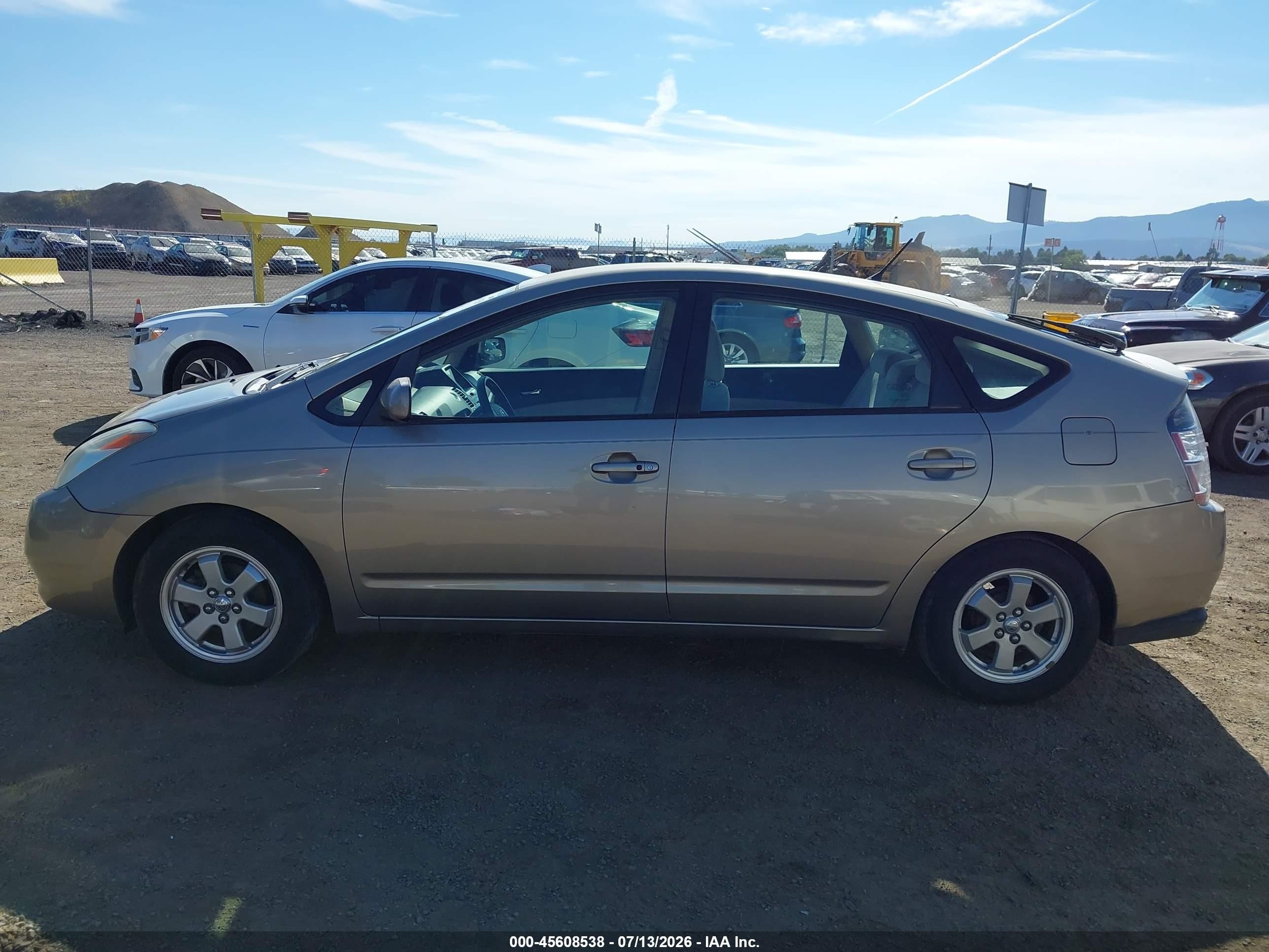 2004 Toyota Prius   Brown vin: JTDKB20UX40057345
