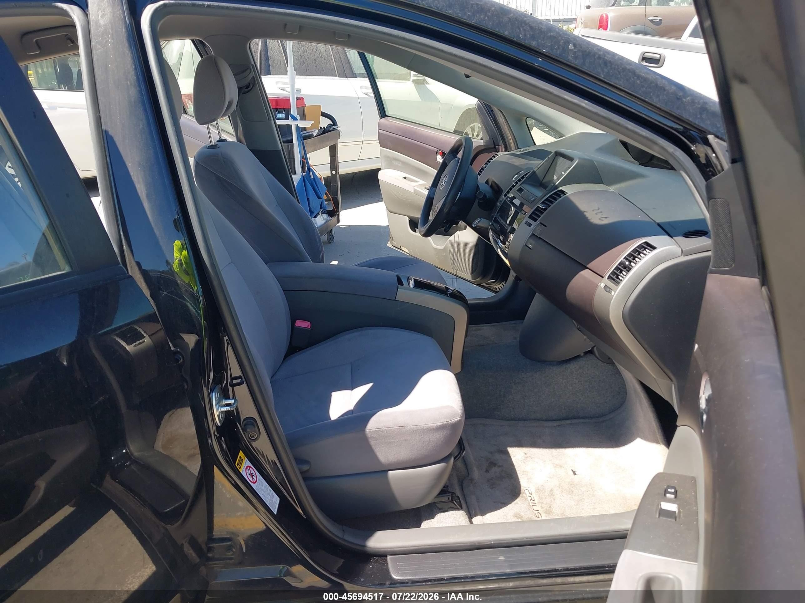 2004 Toyota Prius   Black vin: JTDKB20UX40077563