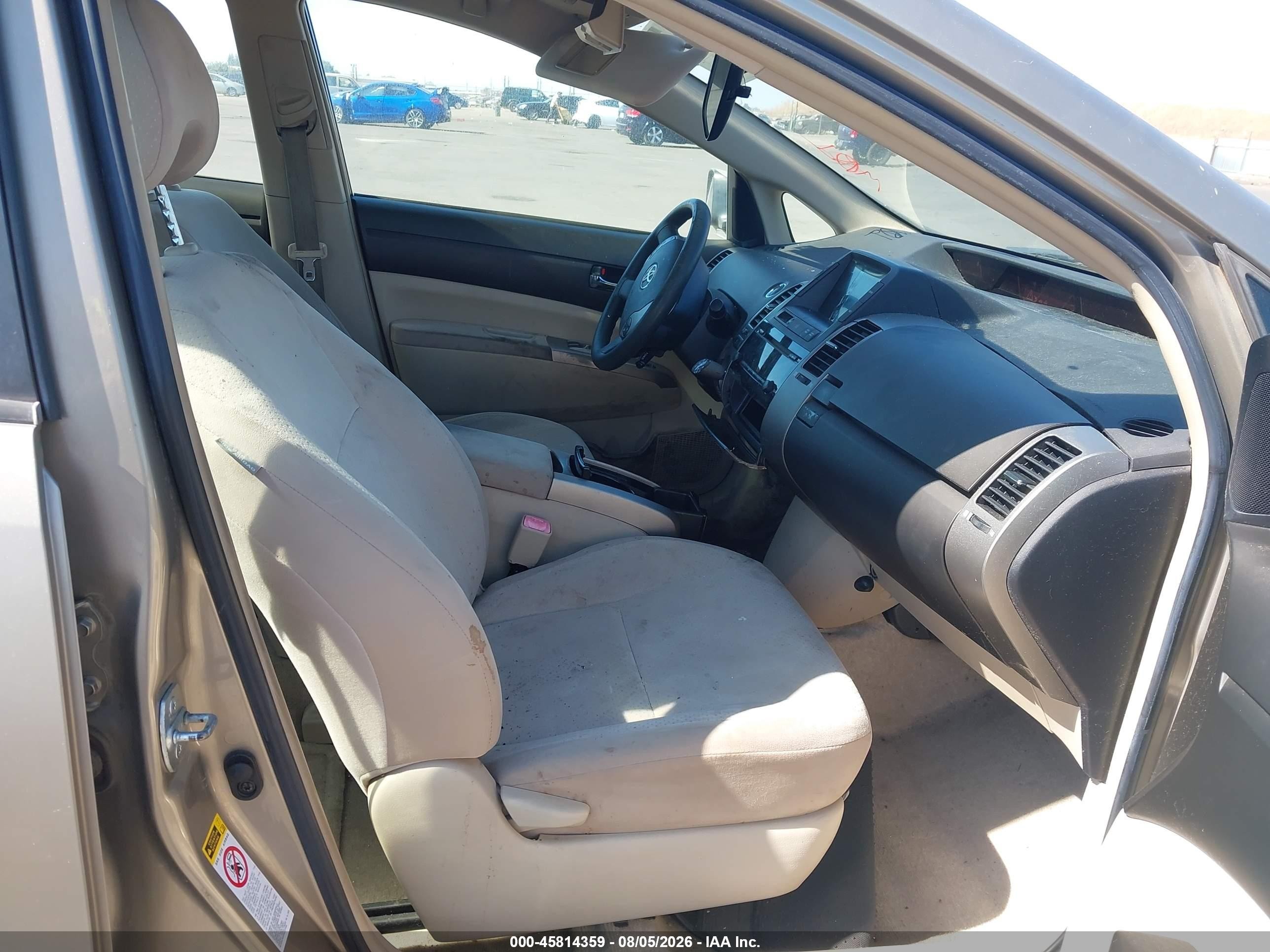 2004 Toyota Prius   Gold vin: JTDKB20UX40102297