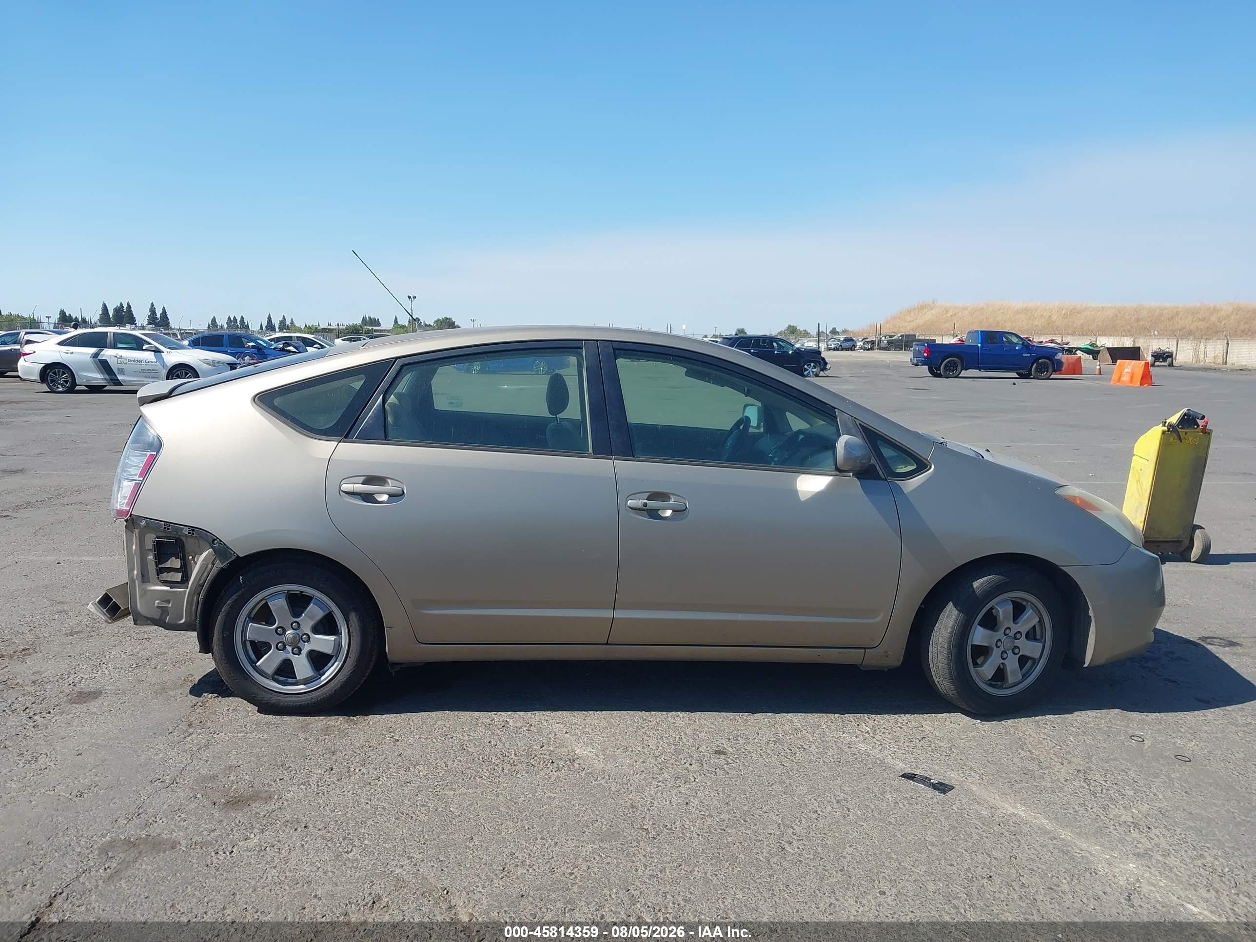2004 Toyota Prius   Gold vin: JTDKB20UX40102297