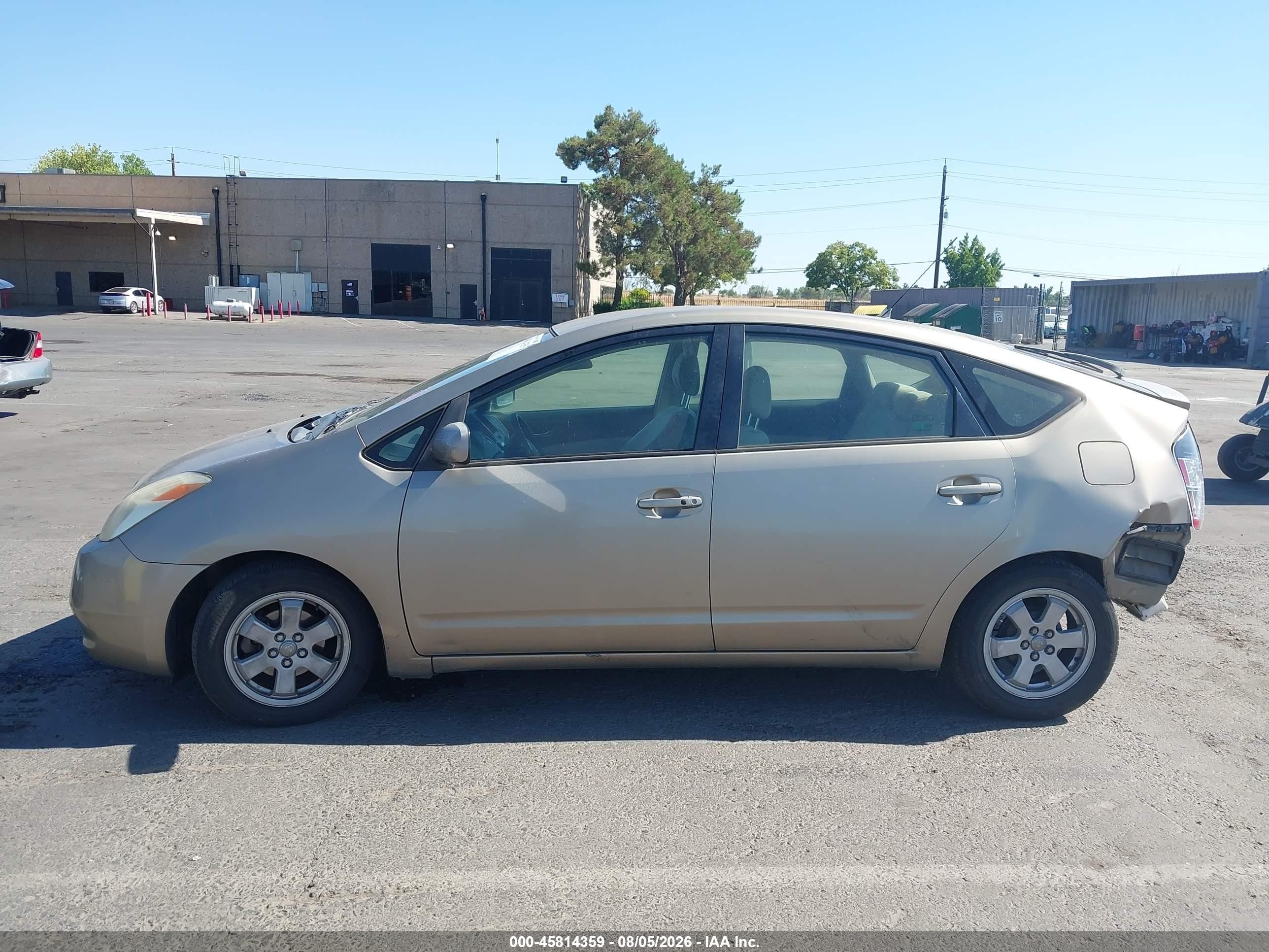 2004 Toyota Prius   Gold vin: JTDKB20UX40102297