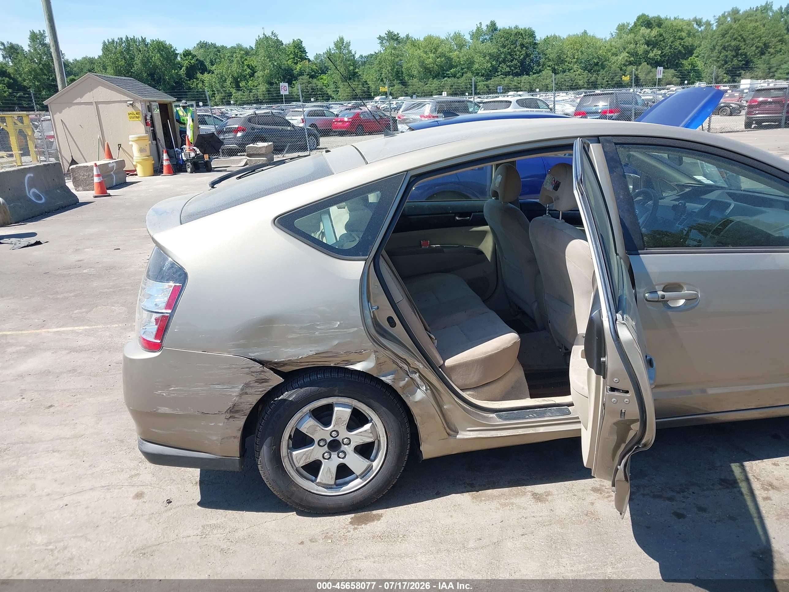 2004 Toyota Prius   Золотой vin: JTDKB20UX40114207