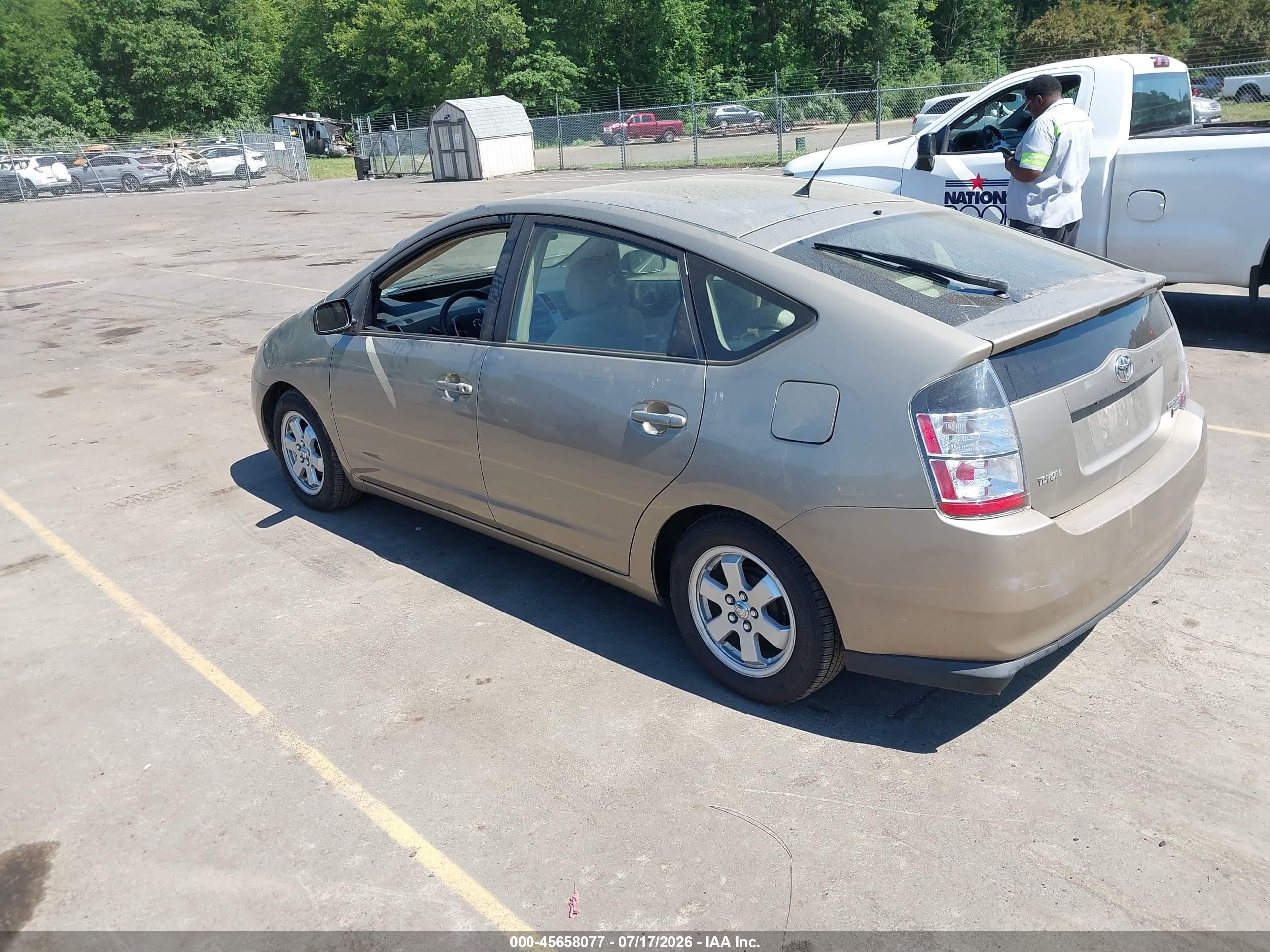 2004 Toyota Prius   Золотой vin: JTDKB20UX40114207
