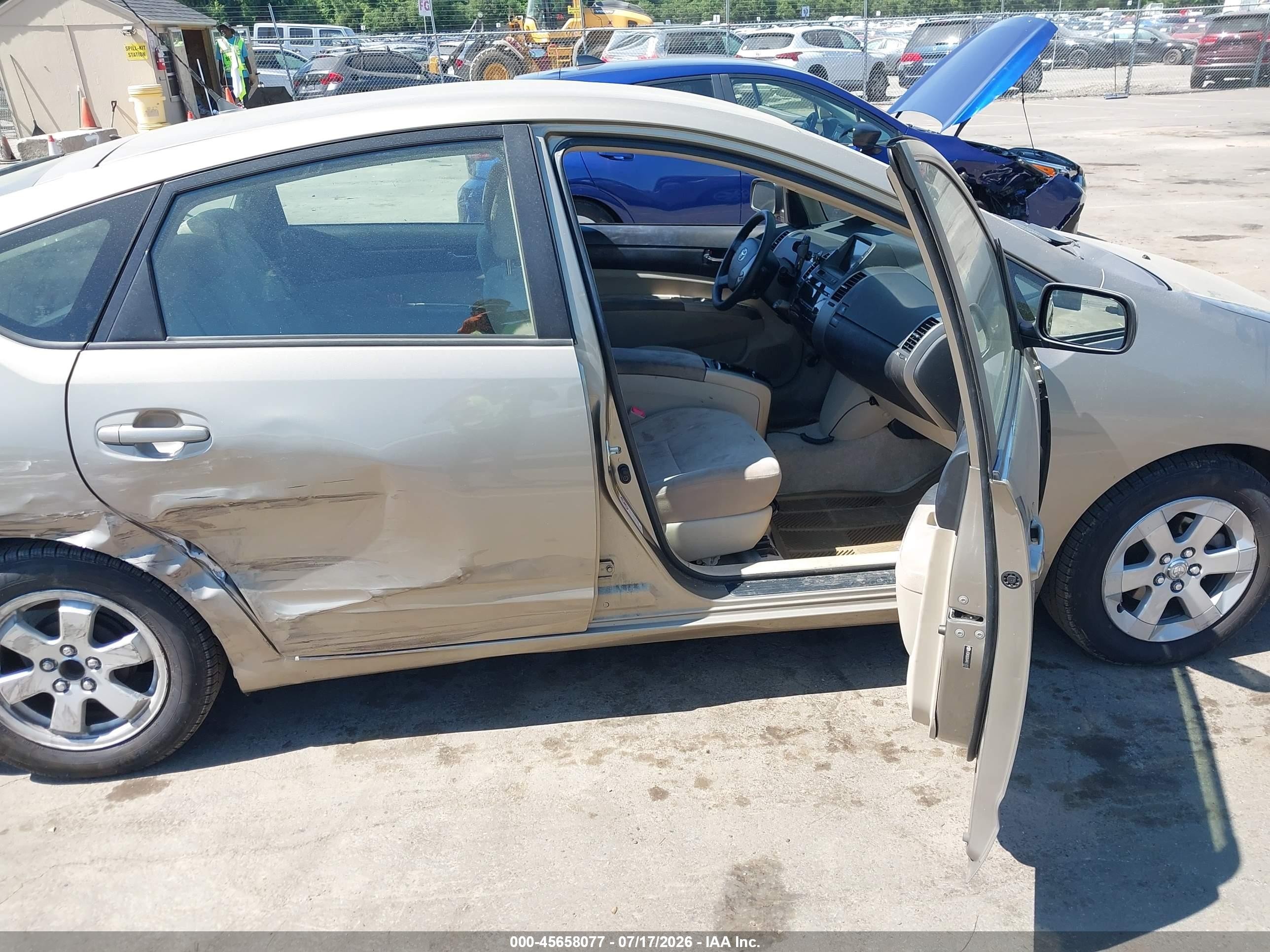 2004 Toyota Prius   Золотой vin: JTDKB20UX40114207