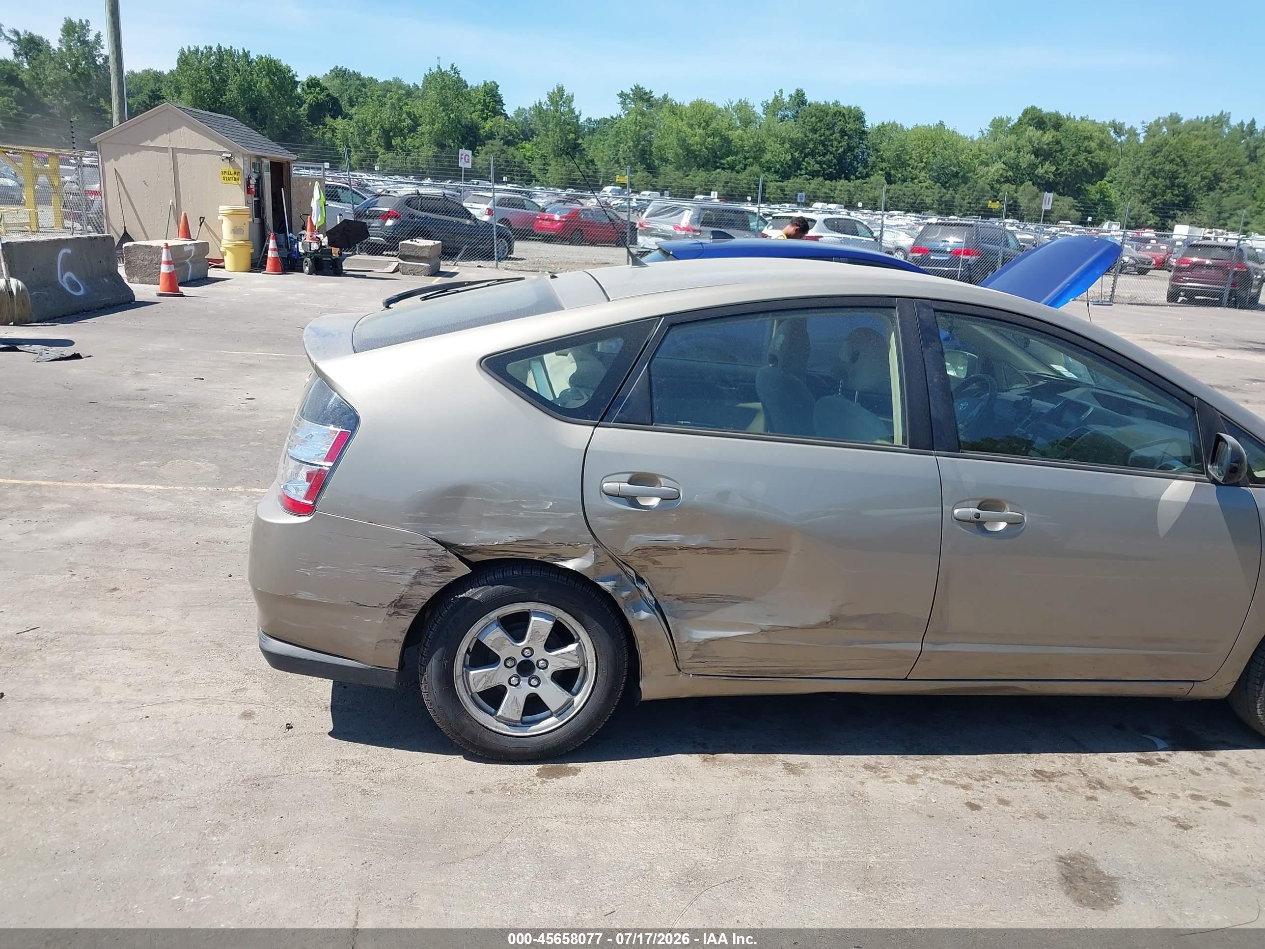2004 Toyota Prius   Золотой vin: JTDKB20UX40114207