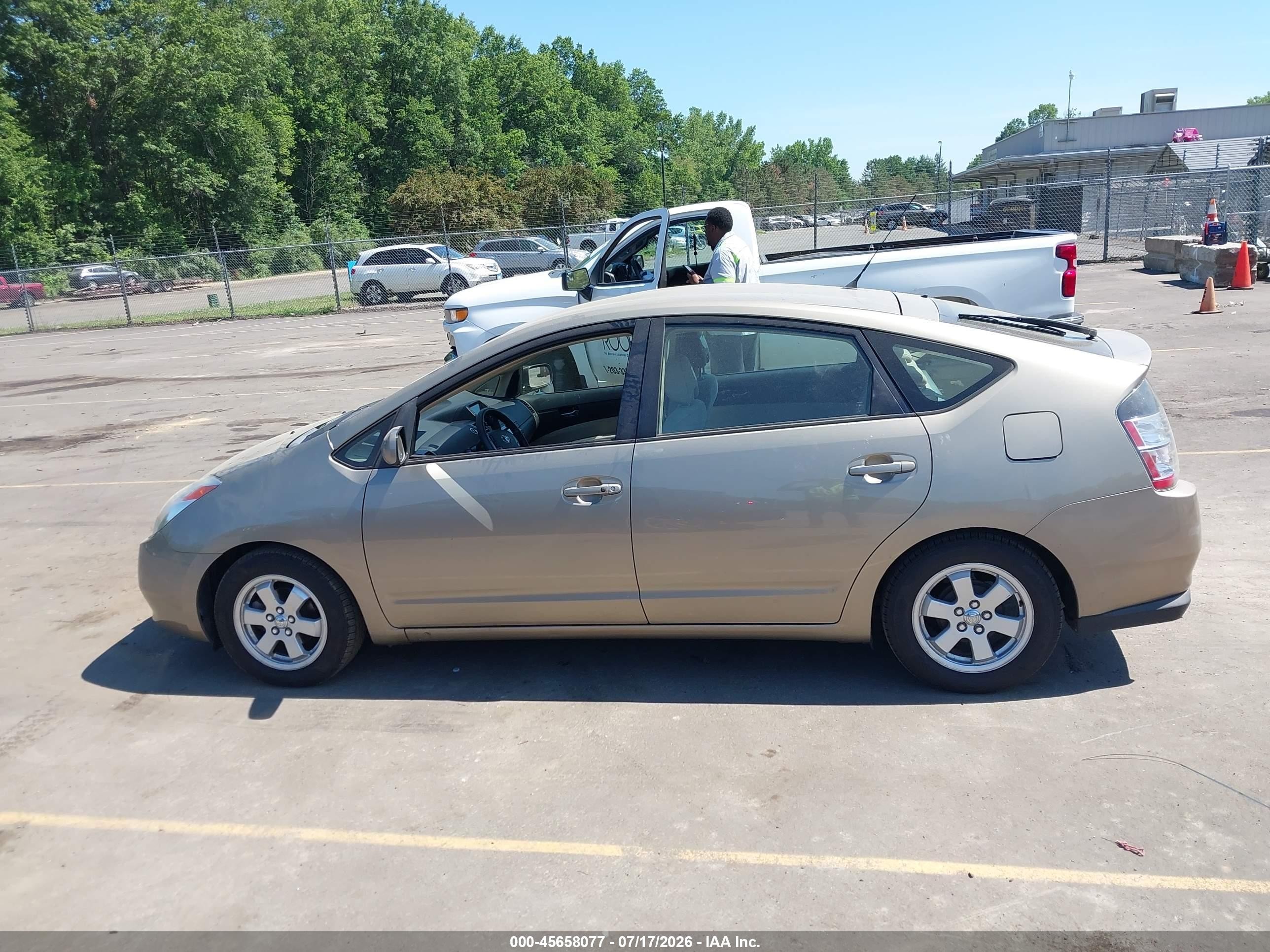2004 Toyota Prius   Золотой vin: JTDKB20UX40114207