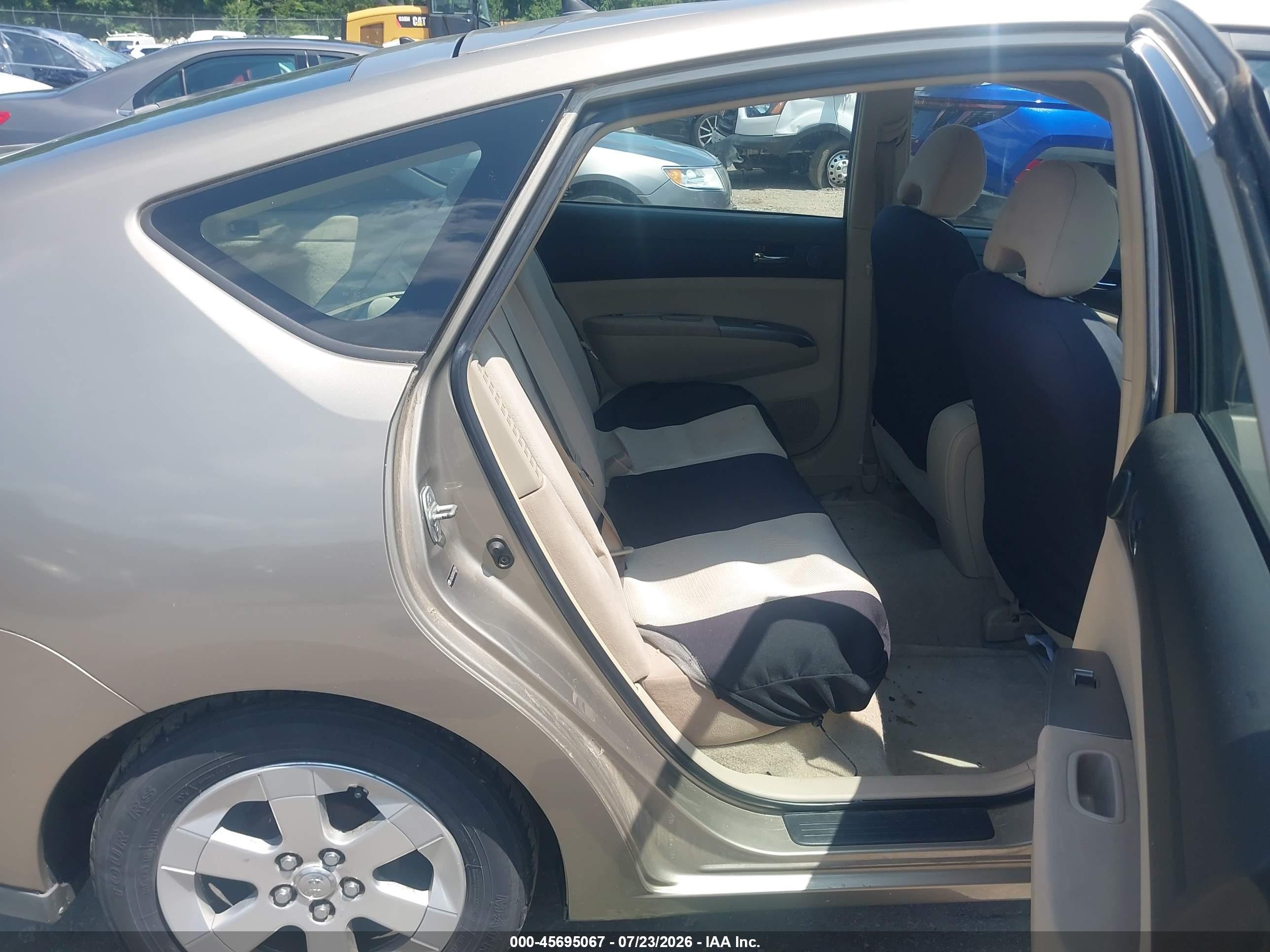 2005 Toyota Prius   Gold vin: JTDKB20UX50123359