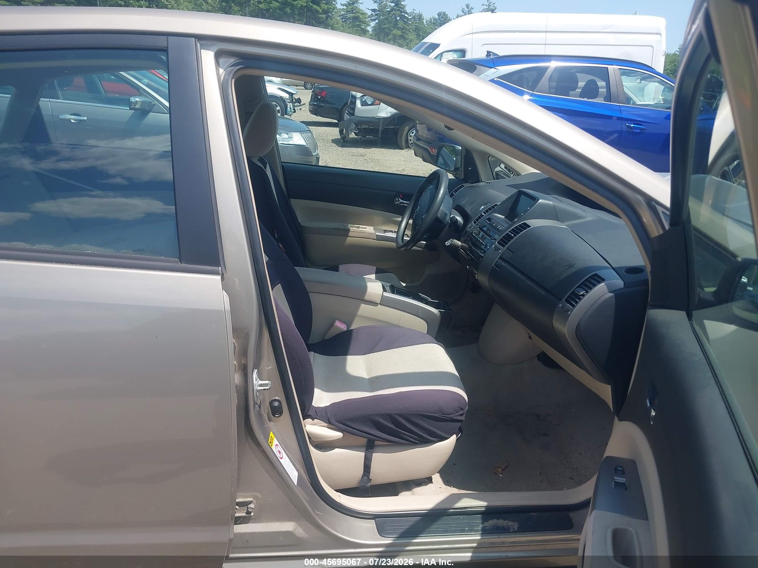 2005 Toyota Prius   Gold vin: JTDKB20UX50123359