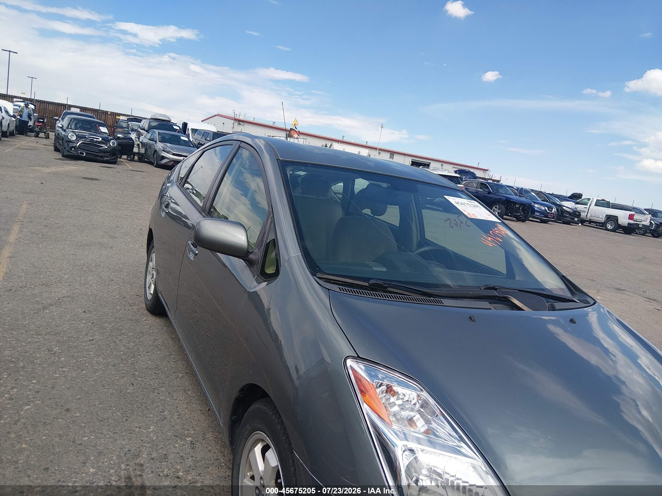 2005 Toyota Prius   Серебряный vin: JTDKB20UX50129663