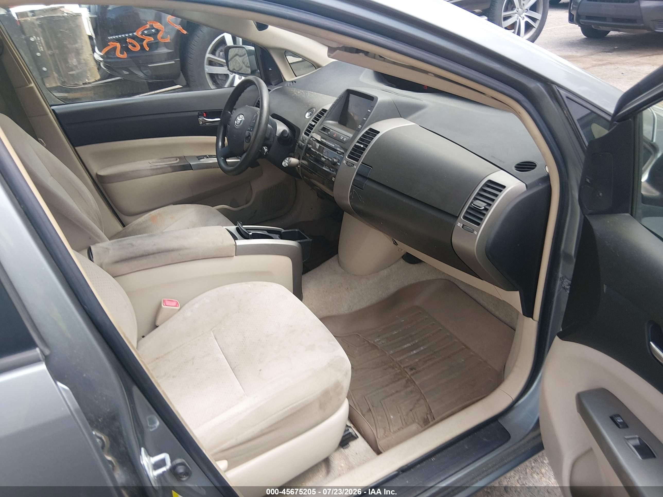 2005 Toyota Prius   Серебряный vin: JTDKB20UX50129663