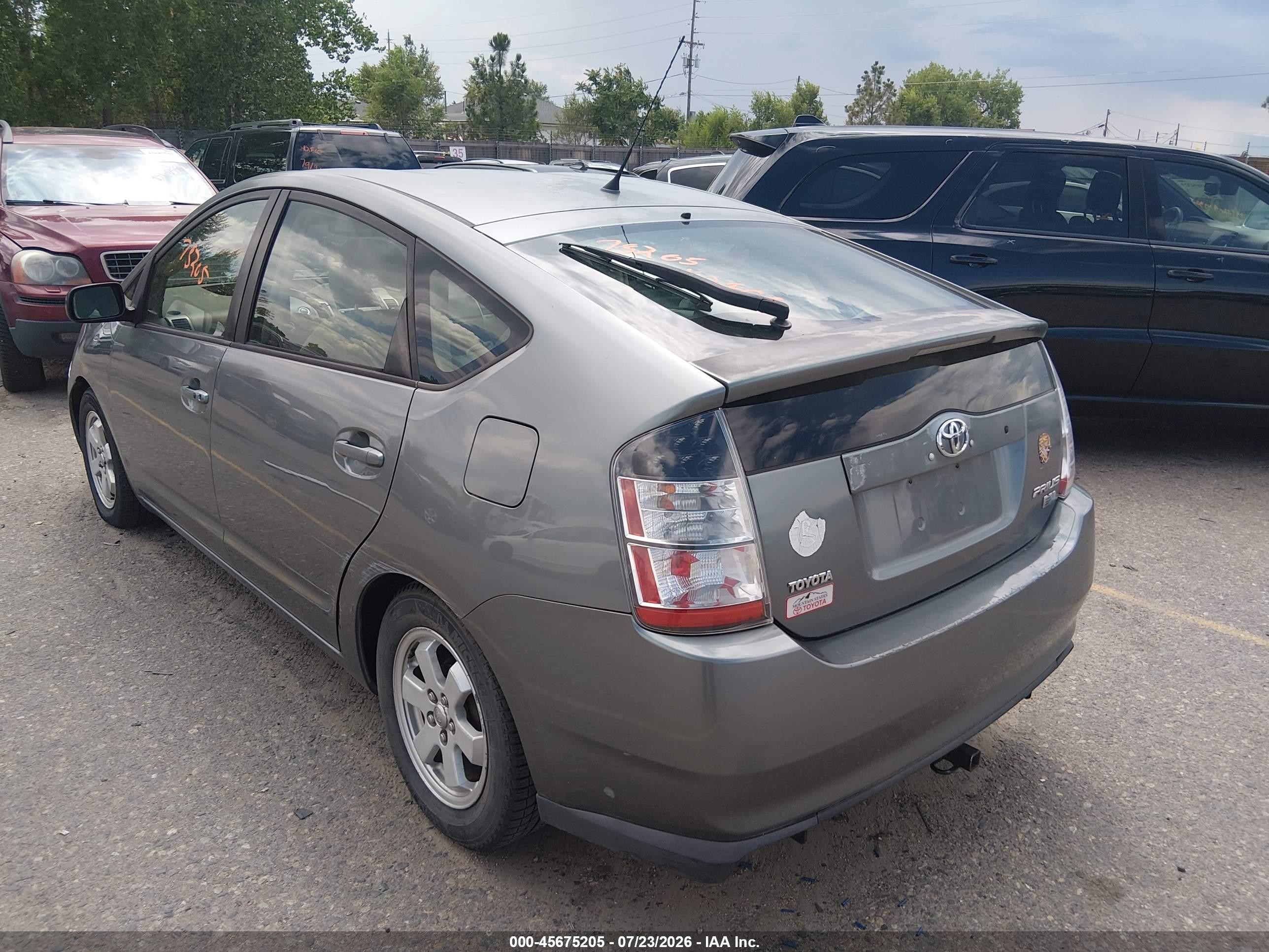 2005 Toyota Prius   Серебряный vin: JTDKB20UX50129663