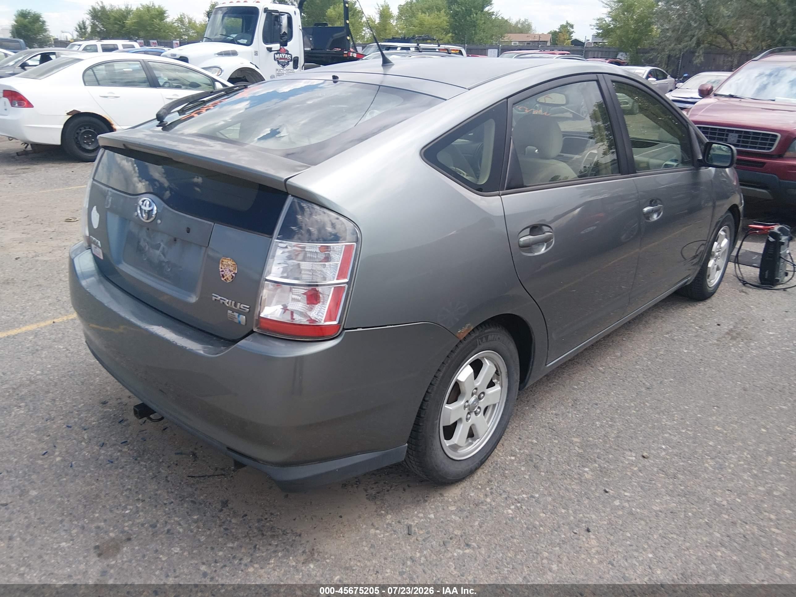 2005 Toyota Prius   Серебряный vin: JTDKB20UX50129663