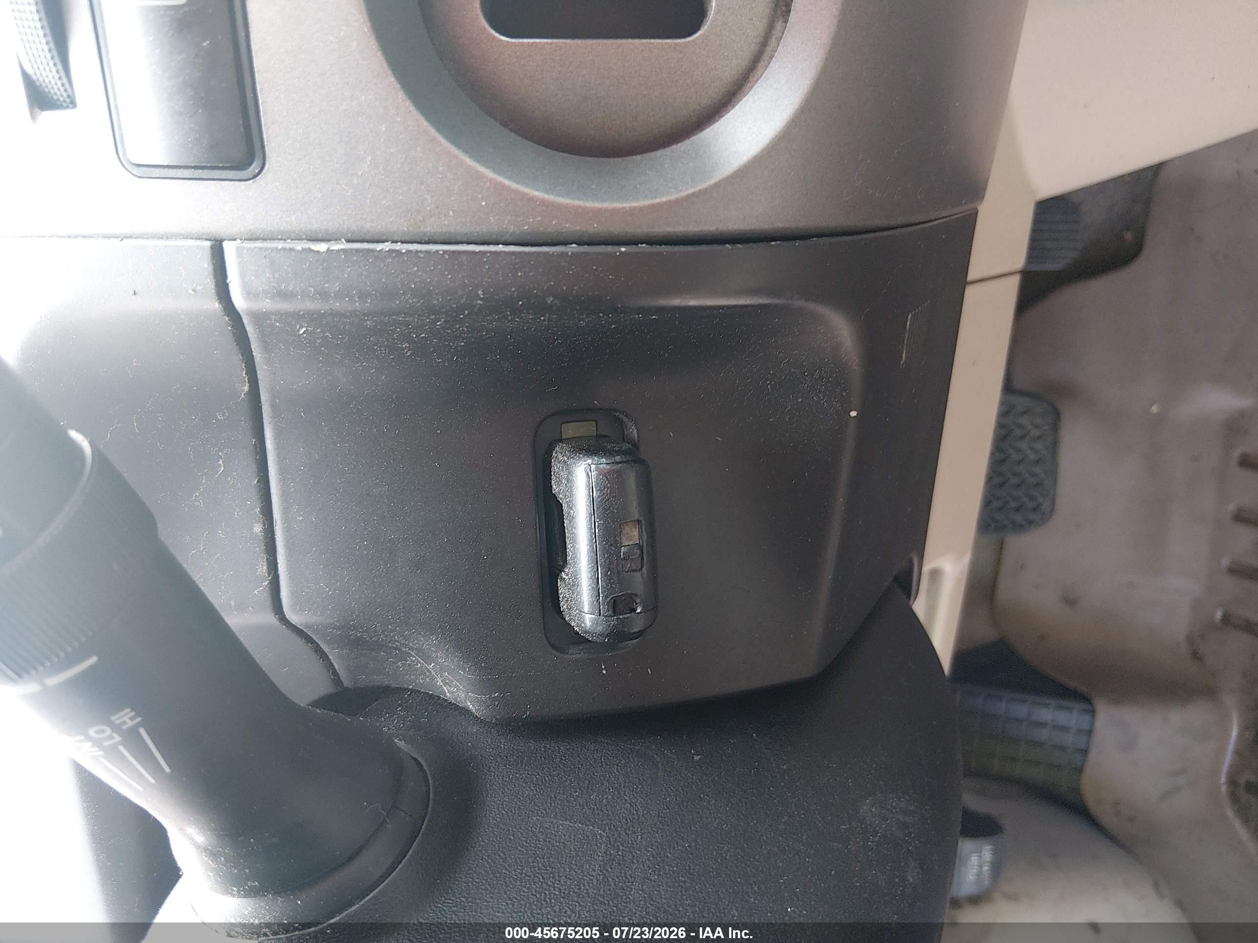 2005 Toyota Prius   Серебряный vin: JTDKB20UX50129663
