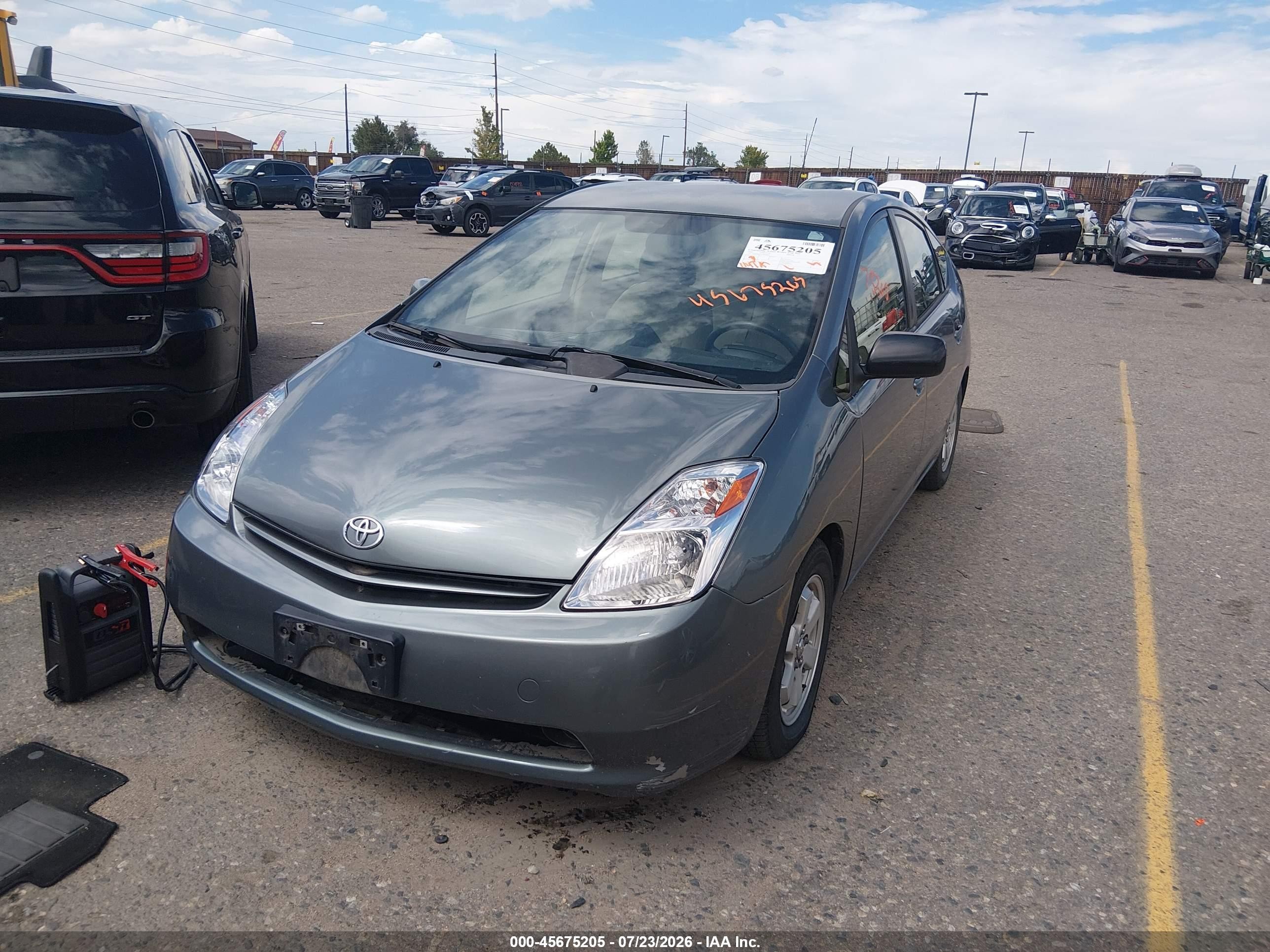 2005 Toyota Prius   Серебряный vin: JTDKB20UX50129663