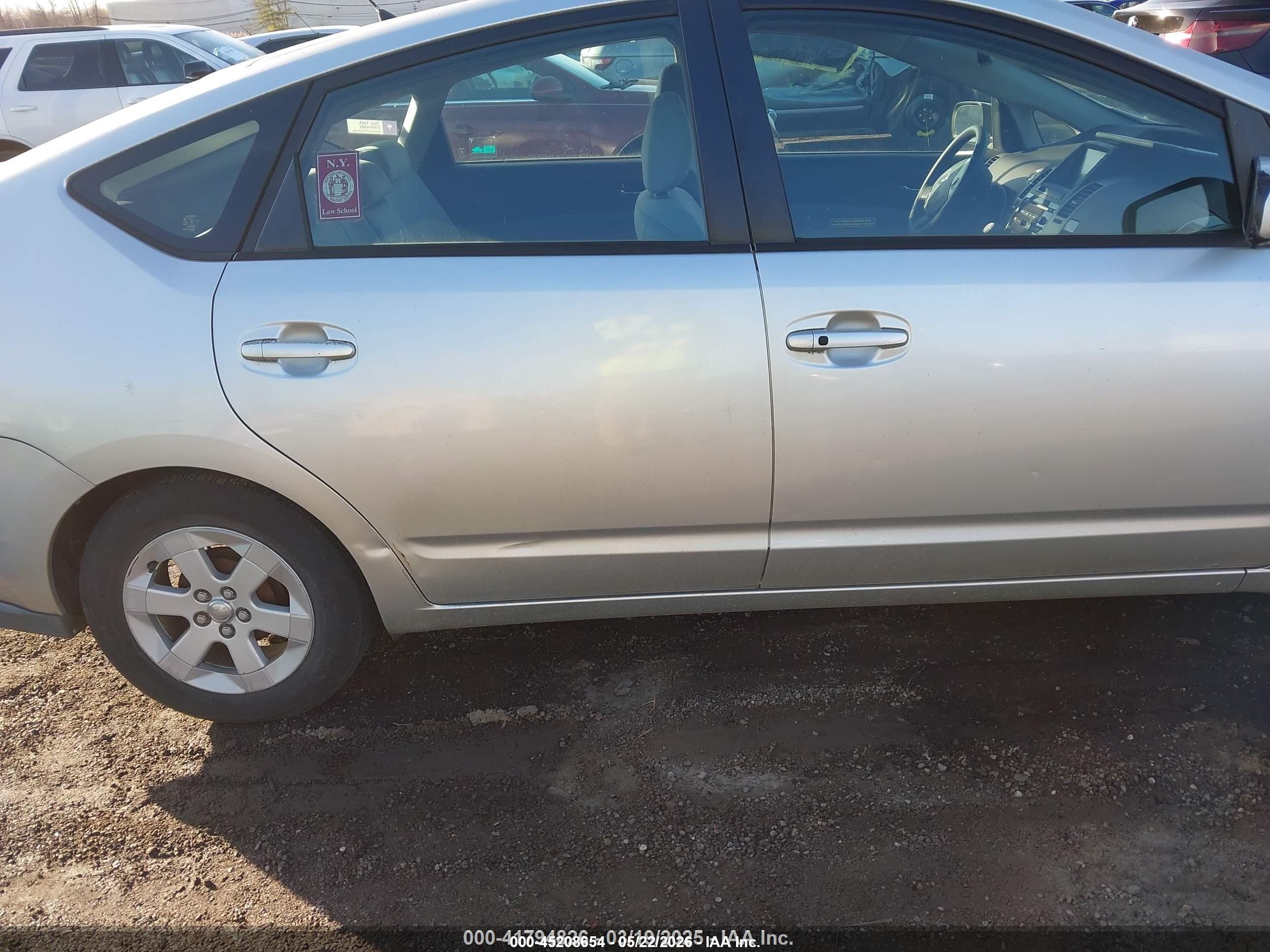 2005 Toyota Prius   Silver vin: JTDKB20UX53040819