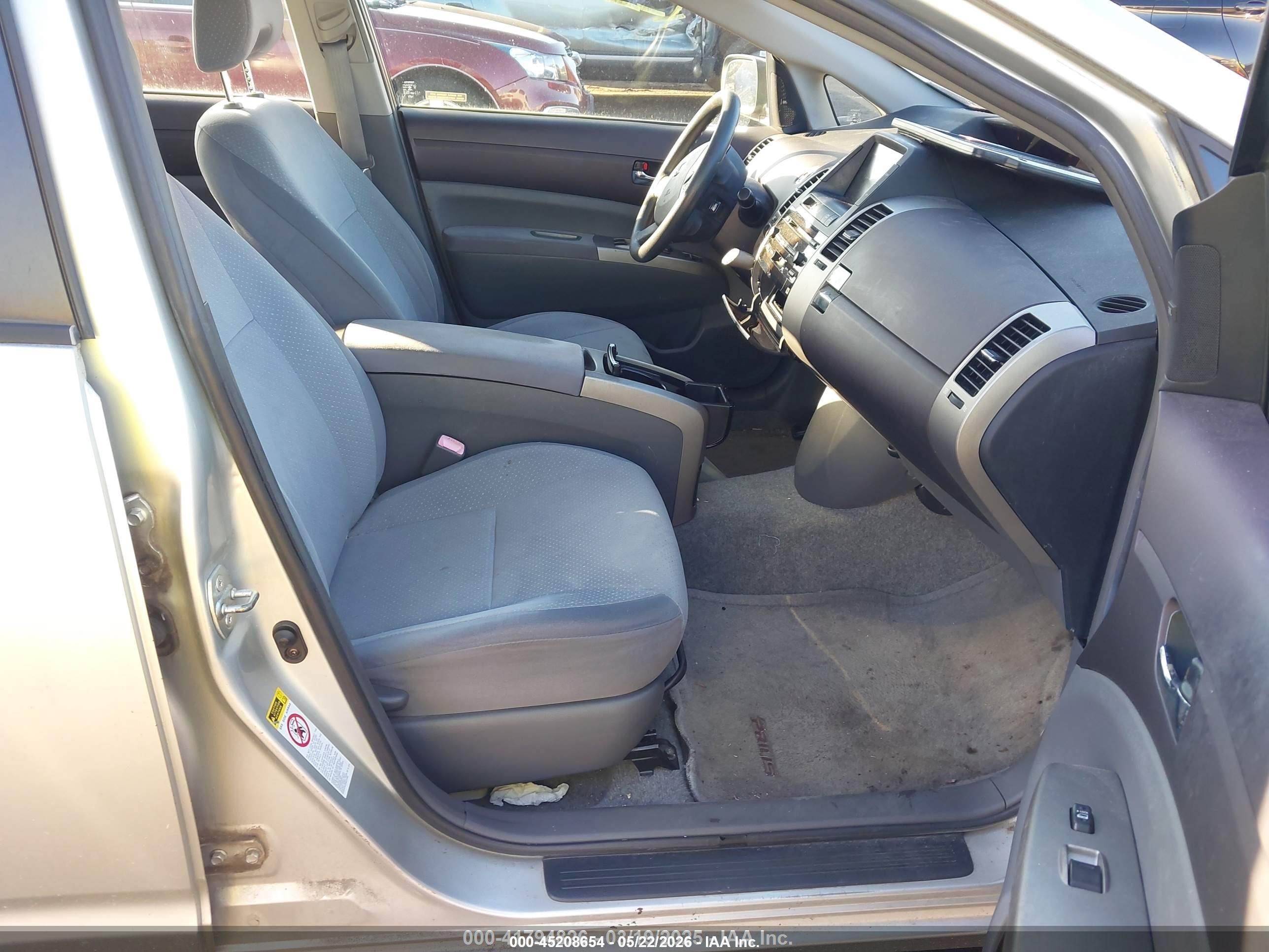 2005 Toyota Prius   Silver vin: JTDKB20UX53040819