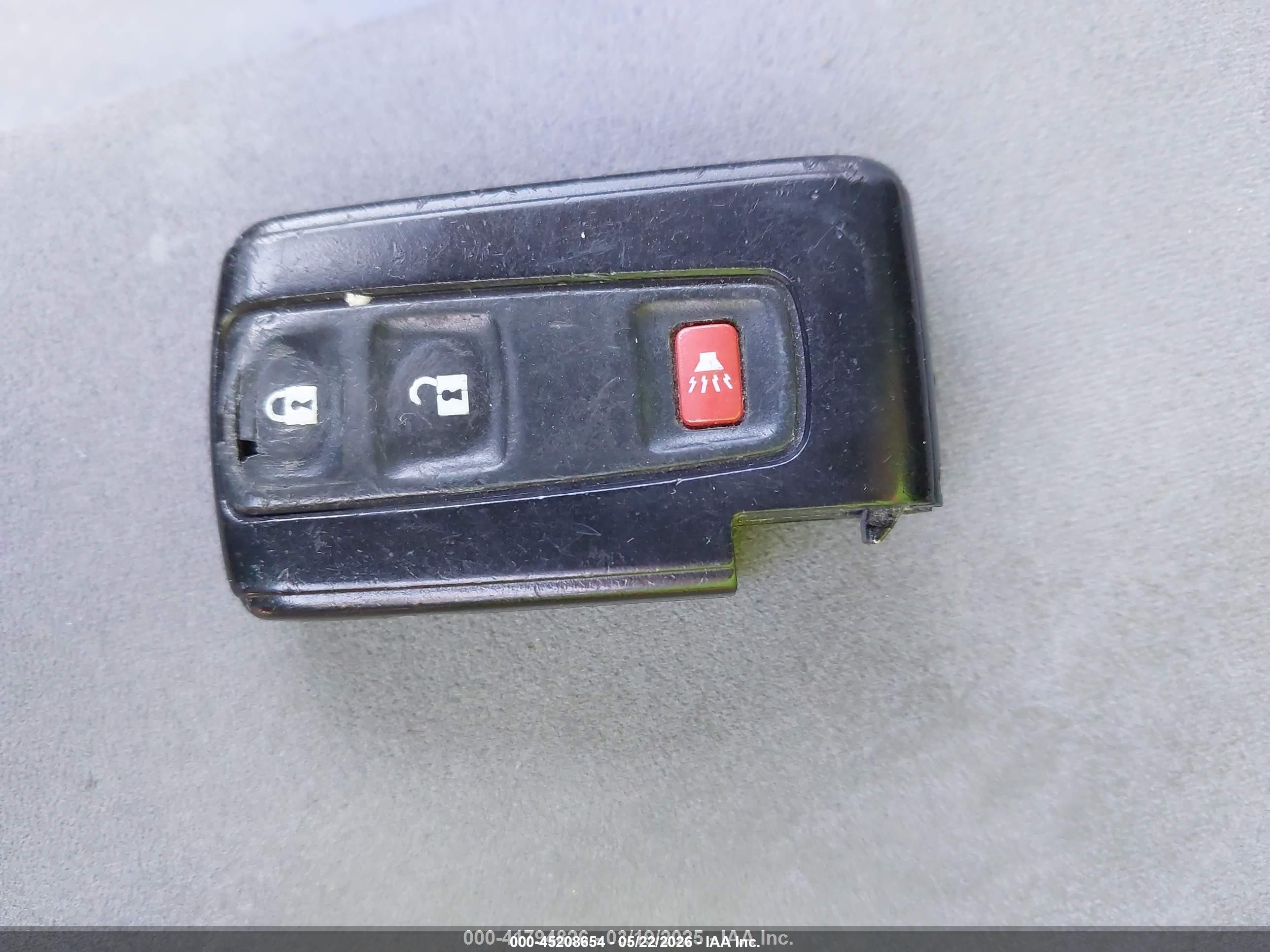 2005 Toyota Prius   Silver vin: JTDKB20UX53040819
