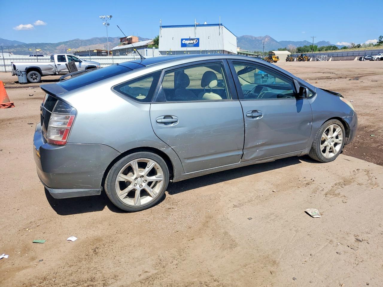 2005 Toyota Prius Base Gray vin: JTDKB20UX53077417