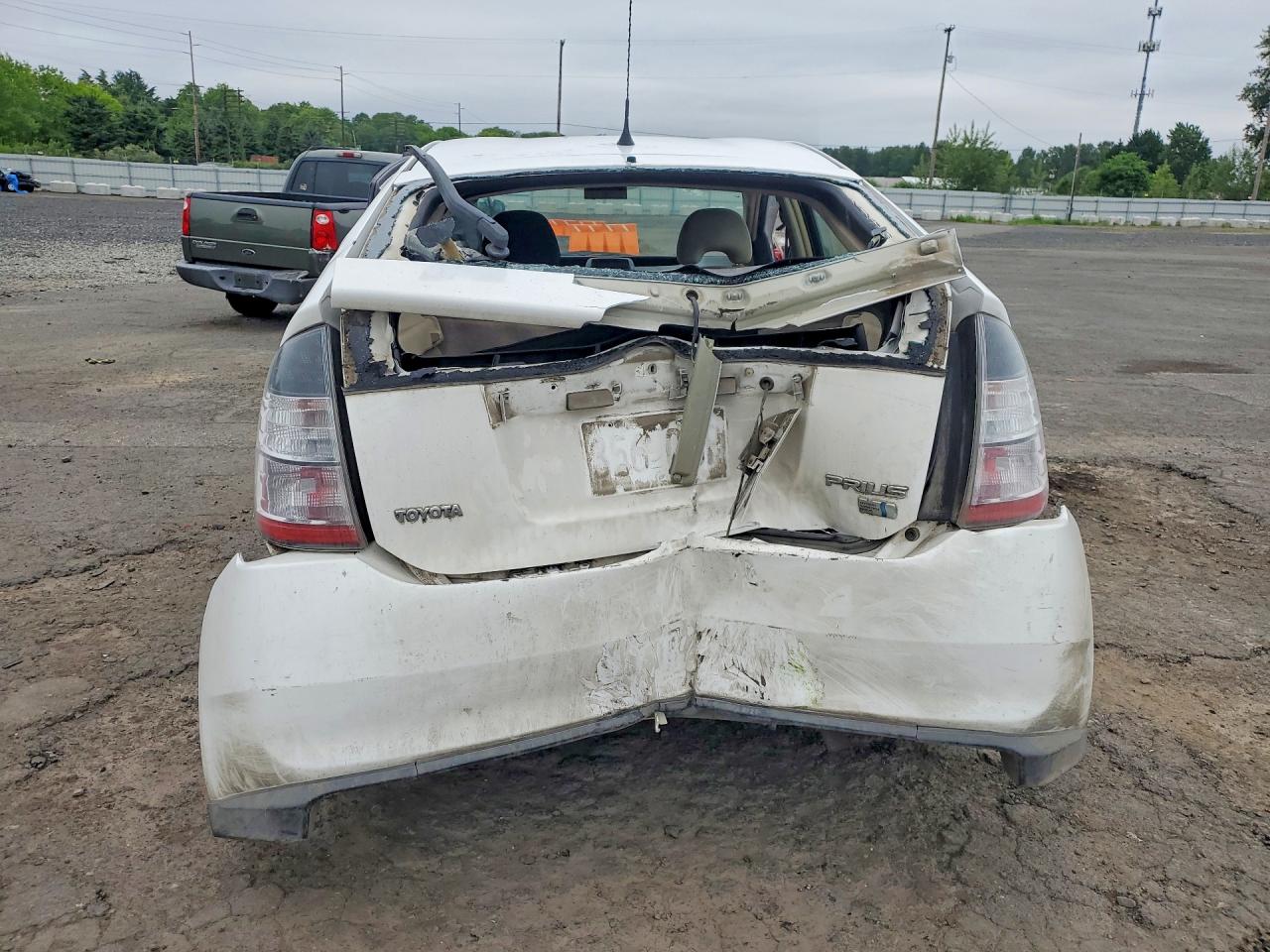 2005 Toyota Prius Base White vin: JTDKB20UX53087087