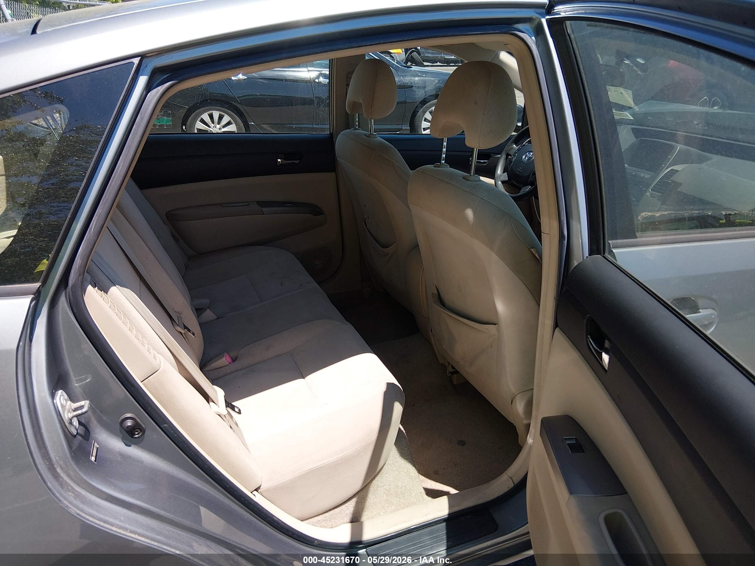 2005 Toyota Prius   Gray vin: JTDKB20UX53114367