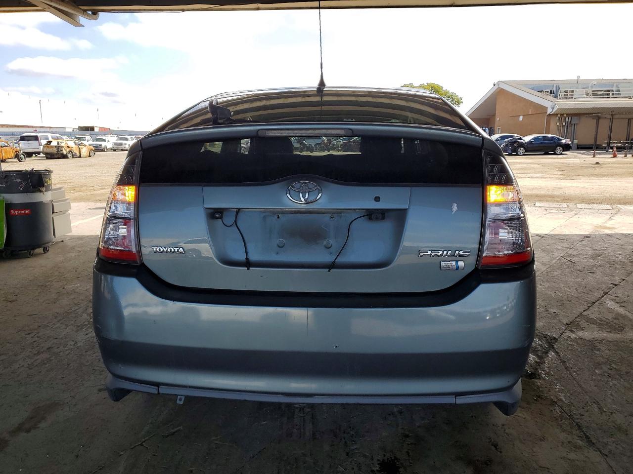 2005 Toyota Prius Base Серый vin: JTDKB20UX53119519