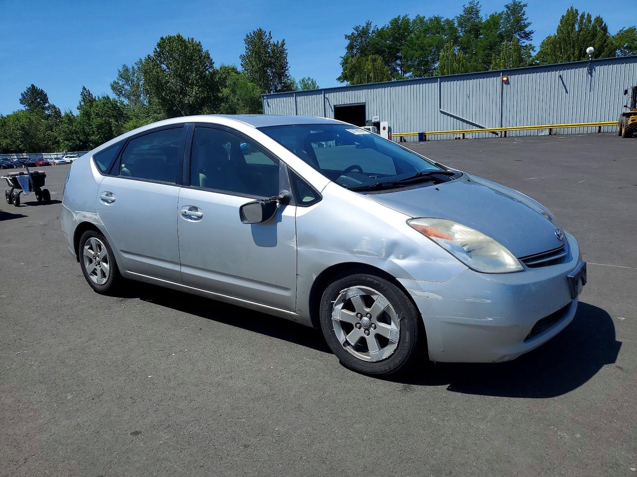 2005 Toyota Prius Base Серебряный vin: JTDKB20UX57009806