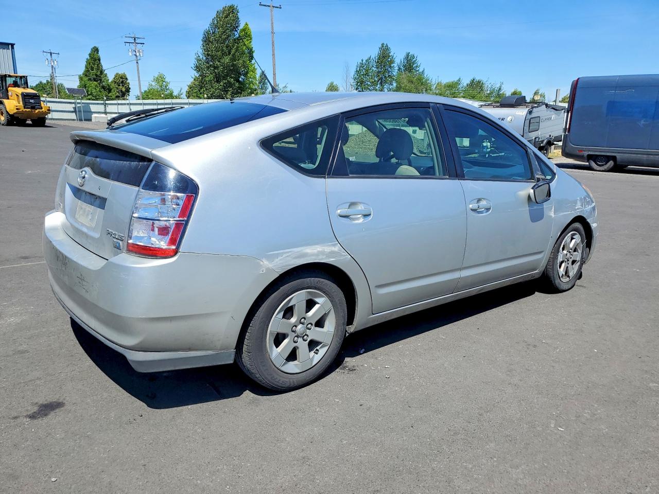 2005 Toyota Prius Base Серебряный vin: JTDKB20UX57009806
