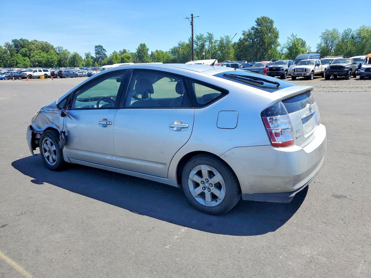 2005 Toyota Prius Base Серебряный vin: JTDKB20UX57009806