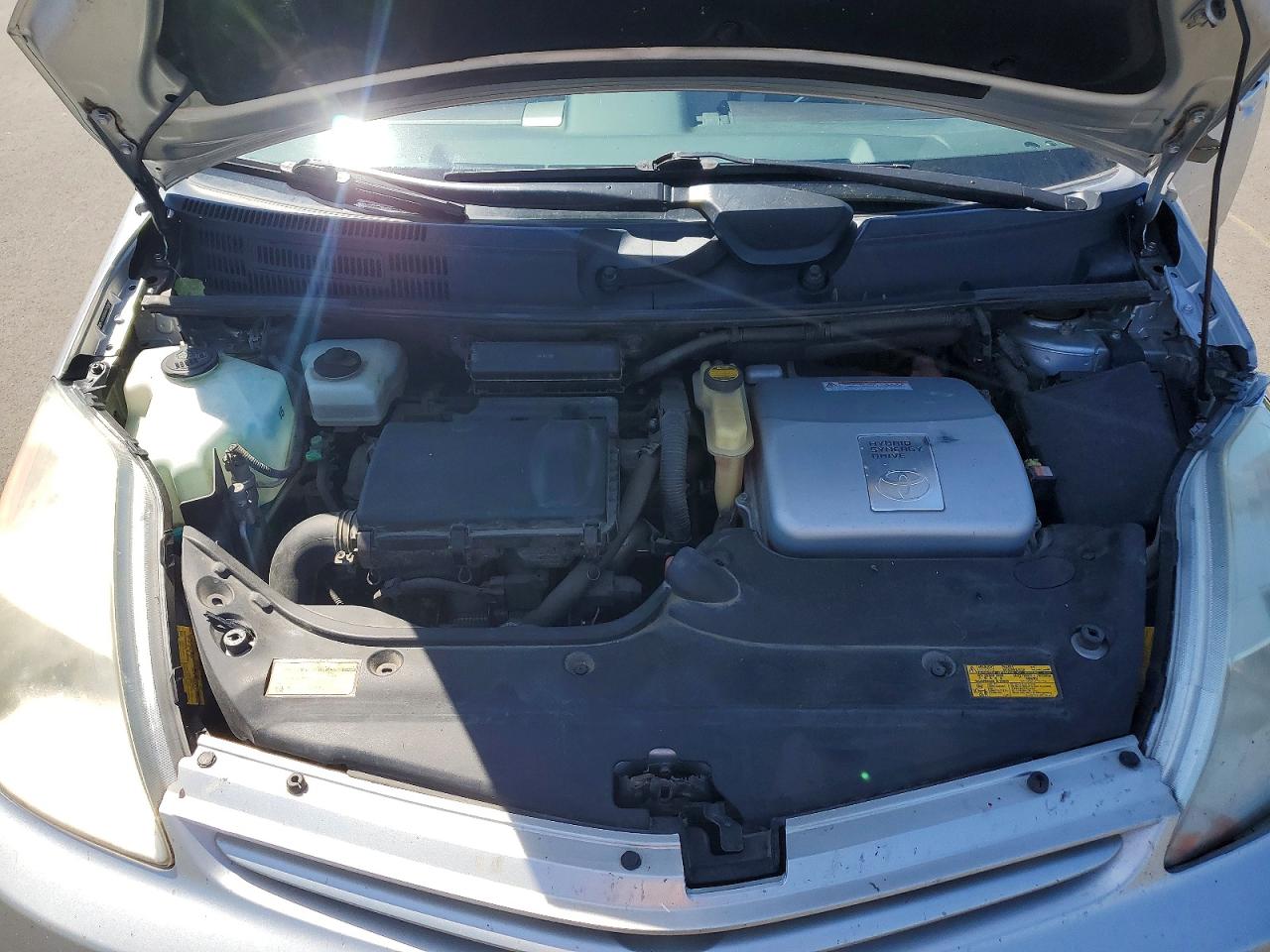2005 Toyota Prius Base Серебряный vin: JTDKB20UX57009806