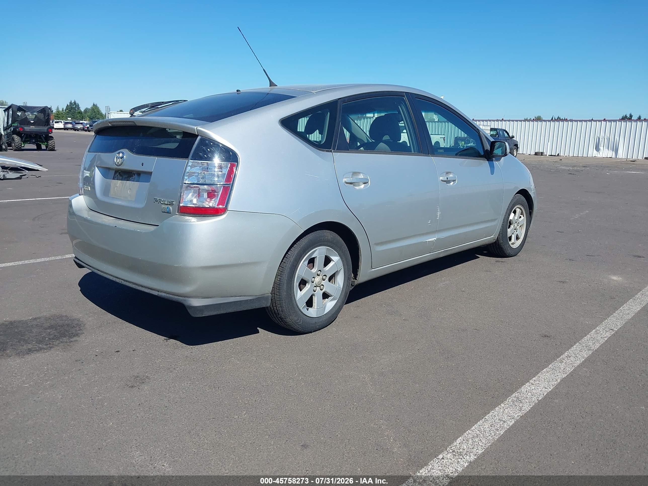 2005 Toyota Prius   Silver vin: JTDKB20UX57045642