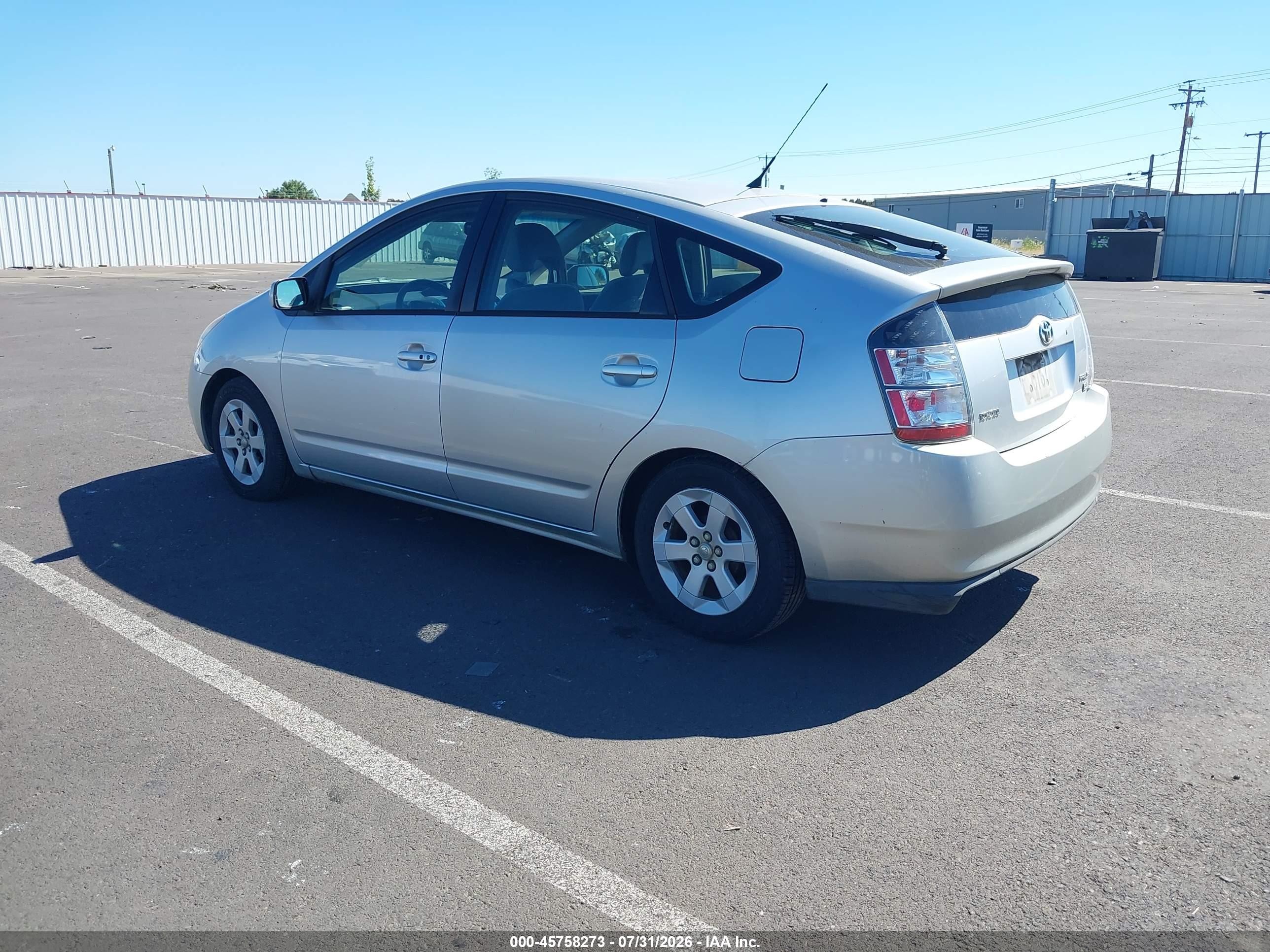2005 Toyota Prius   Silver vin: JTDKB20UX57045642