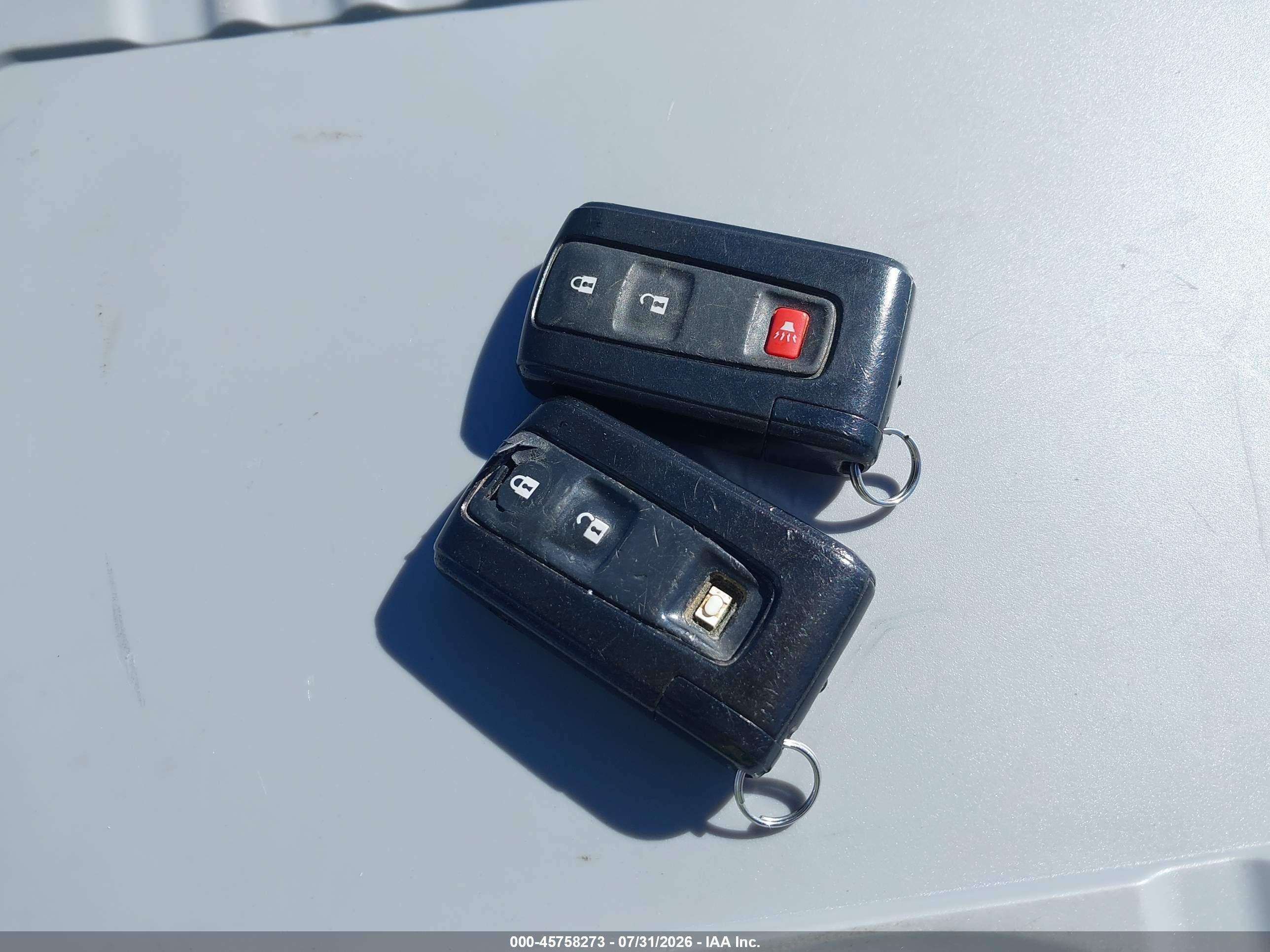 2005 Toyota Prius   Silver vin: JTDKB20UX57045642