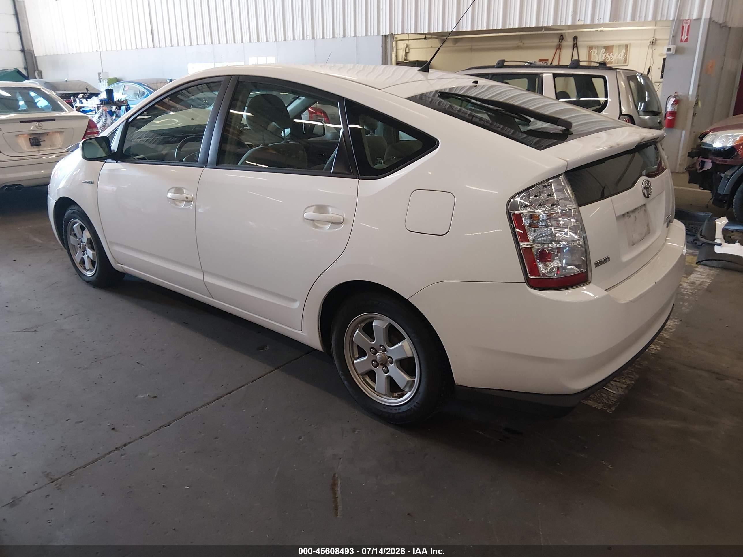 2006 Toyota Prius   White vin: JTDKB20UX63193850