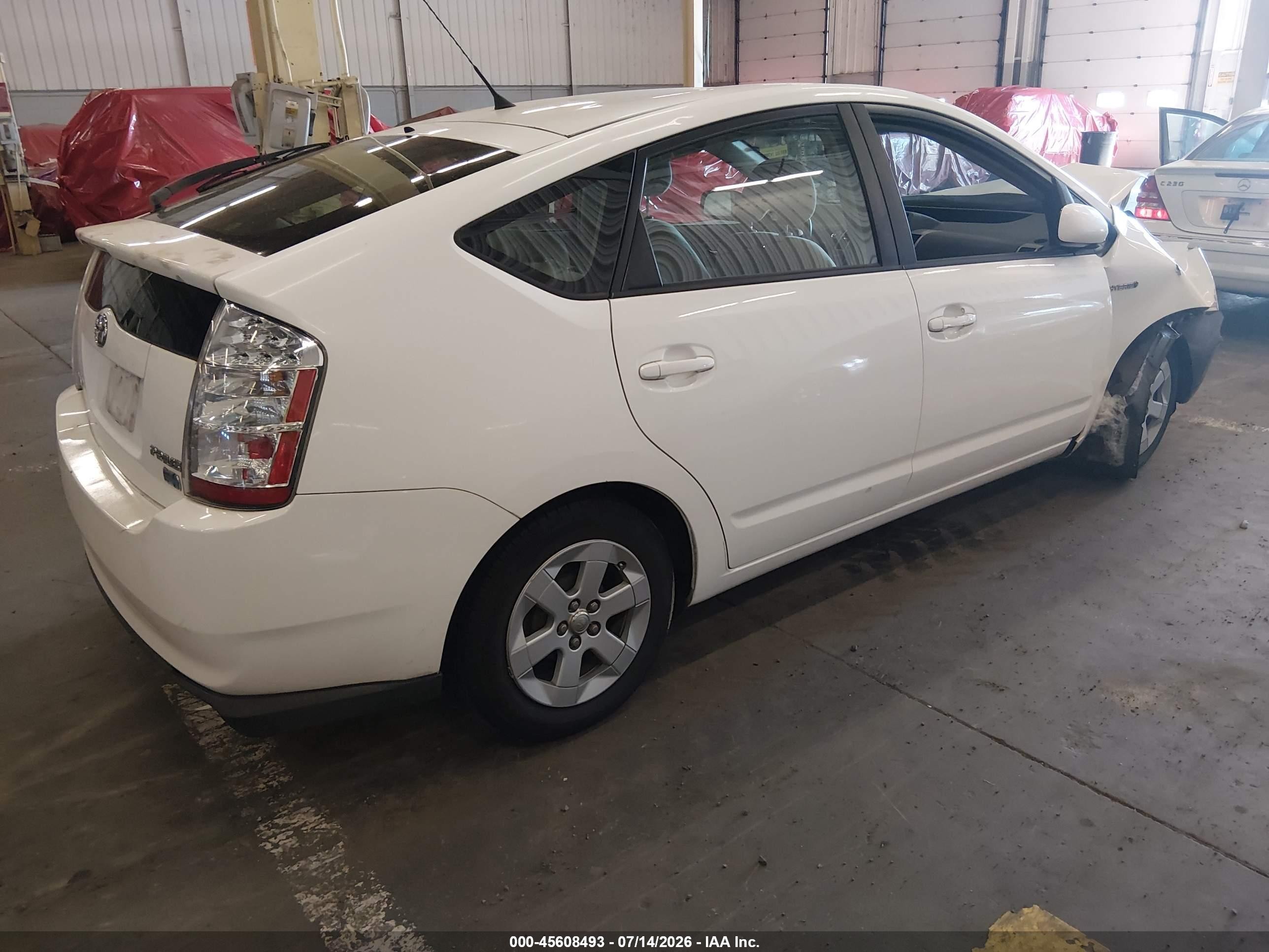 2006 Toyota Prius   White vin: JTDKB20UX63193850