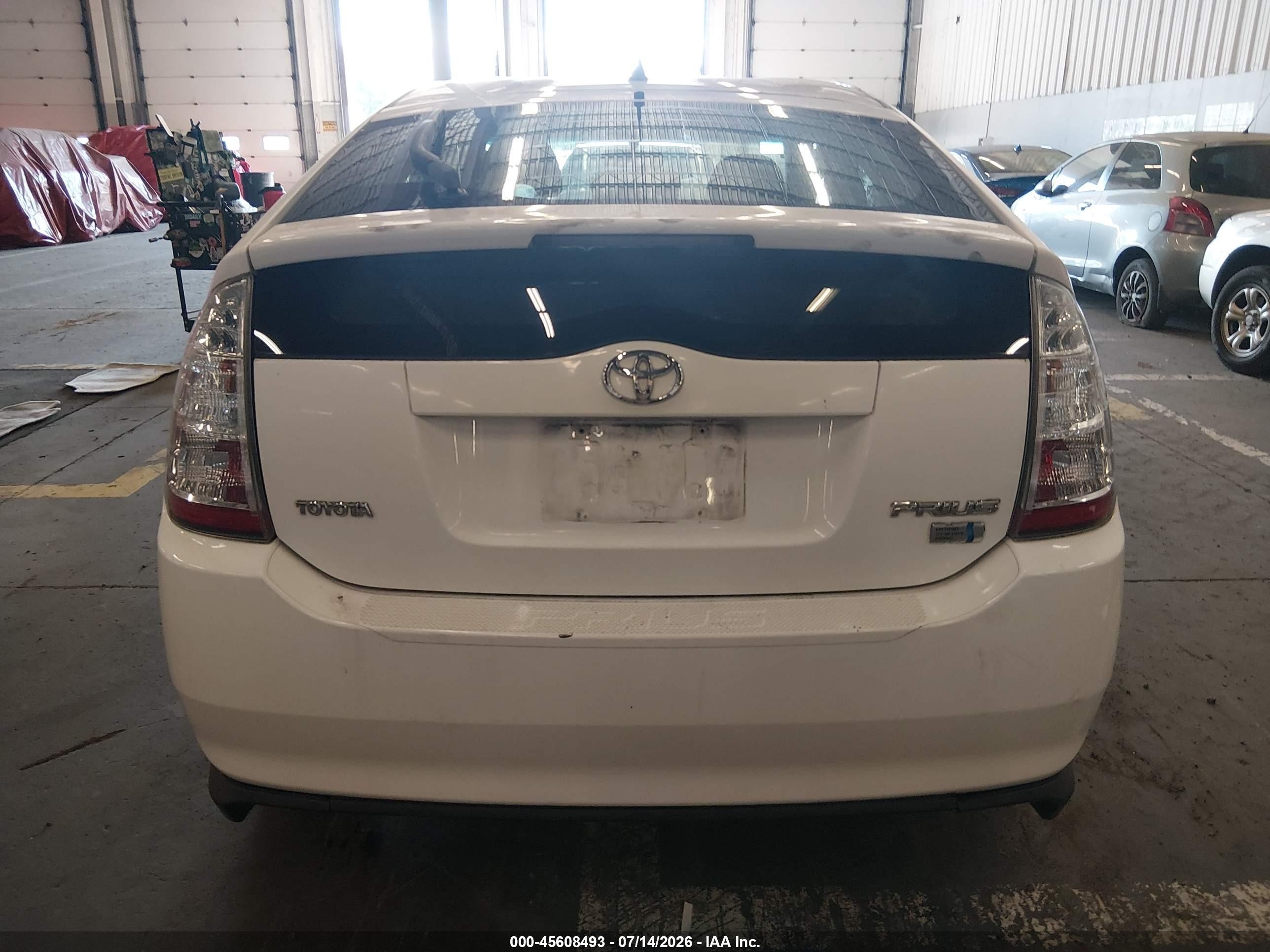 2006 Toyota Prius   White vin: JTDKB20UX63193850
